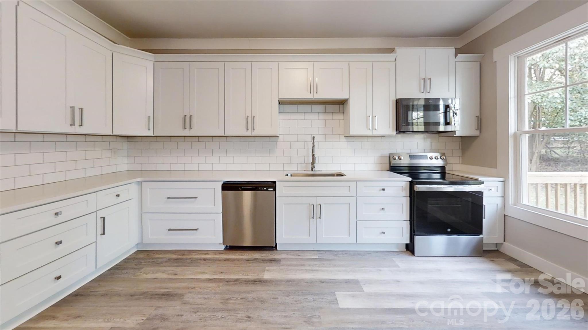 307 W Washington Avenue Property Photo 1