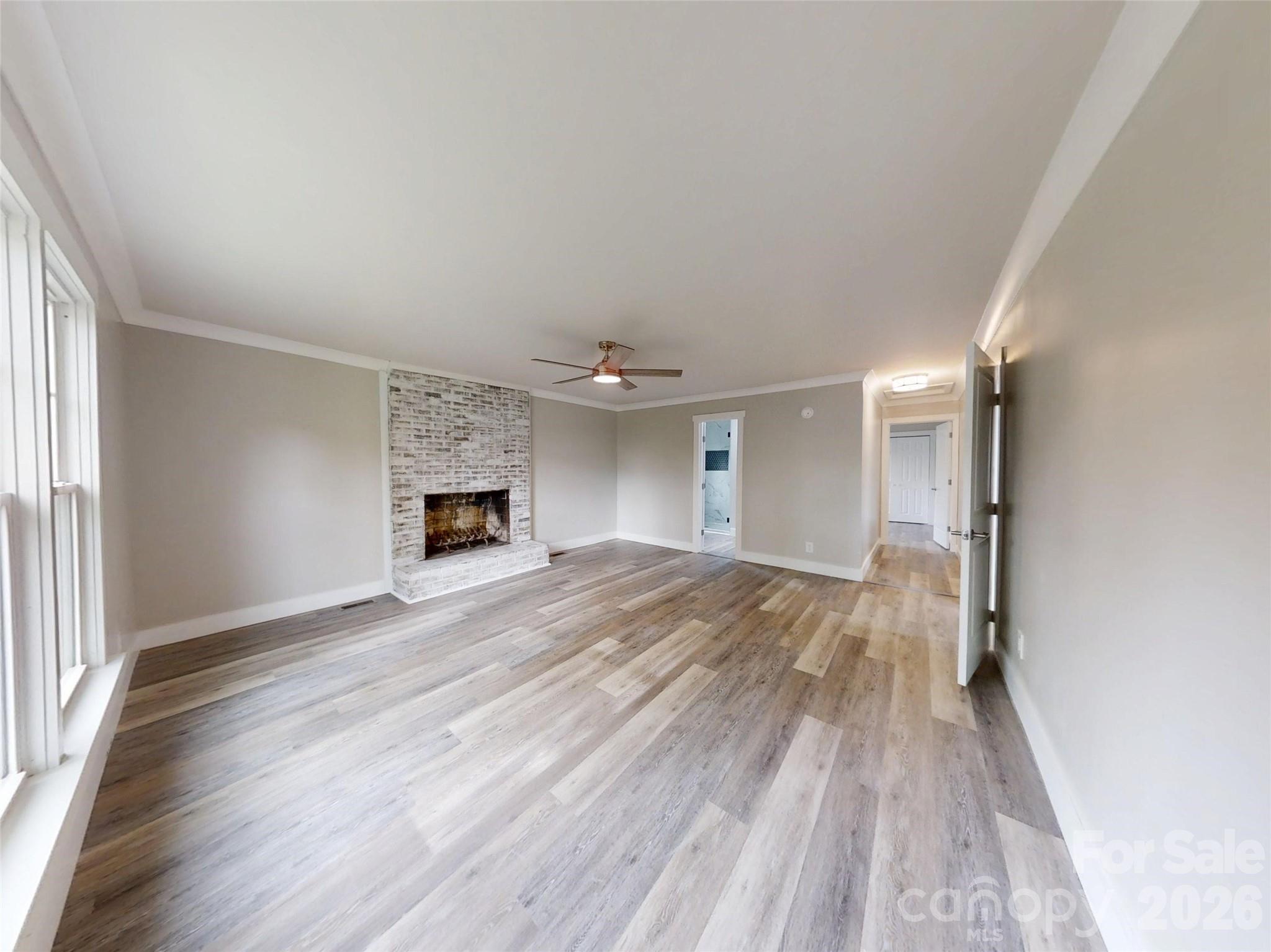307 W Washington Avenue Property Photo 5