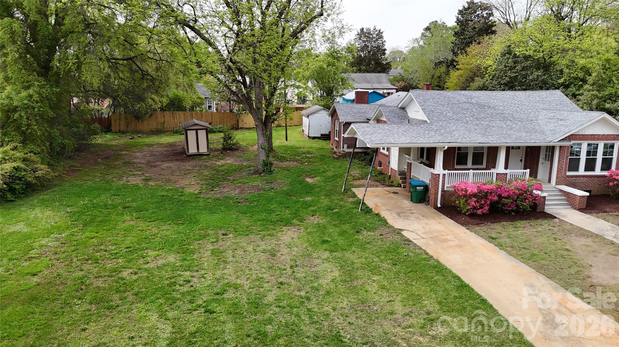 307 W Washington Avenue Property Photo 14