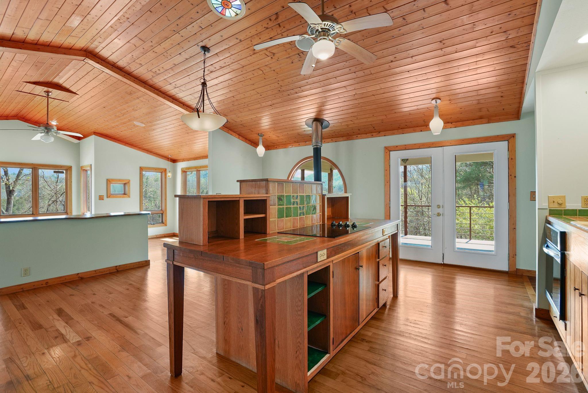 310 Burr Ridge Property Photo 5