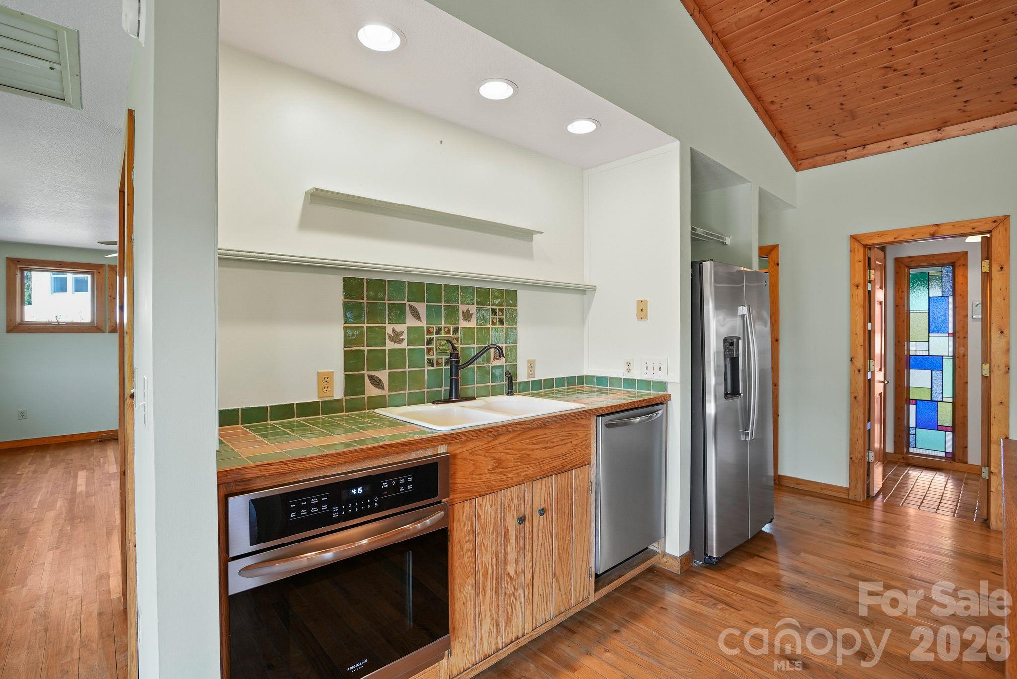 310 Burr Ridge Property Photo 6