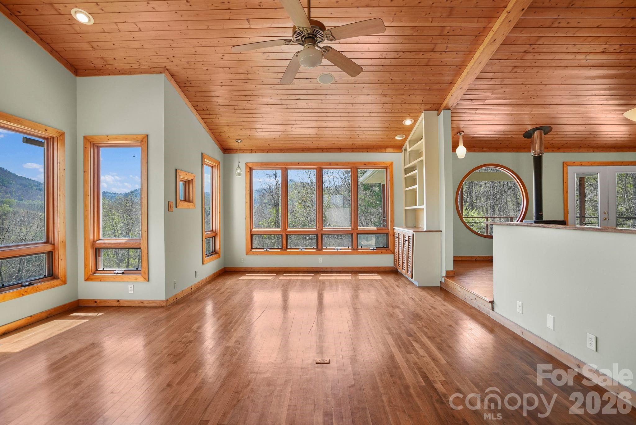 310 Burr Ridge Property Photo 10