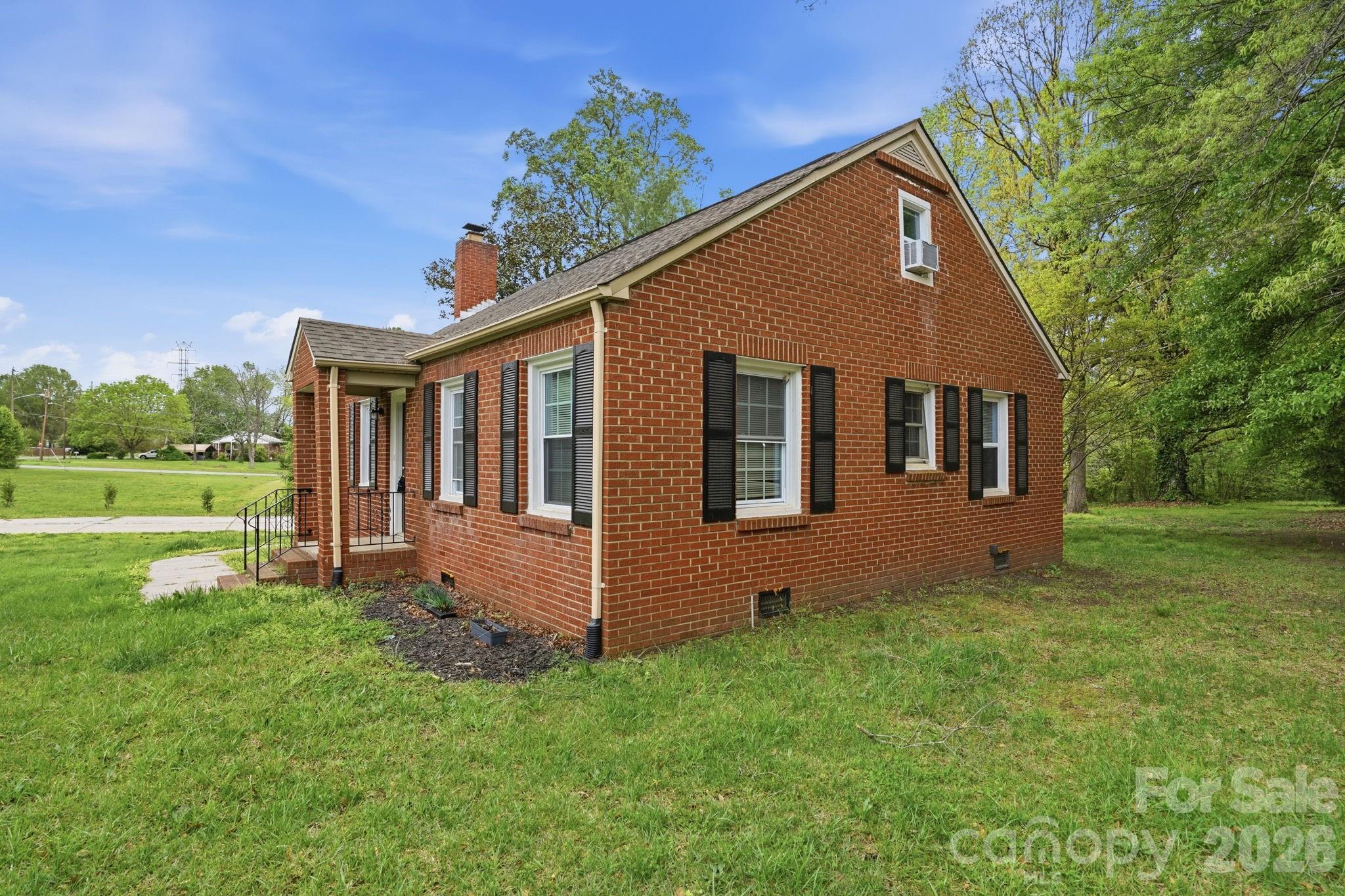 8825 Mcclure Circle Property Photo 3