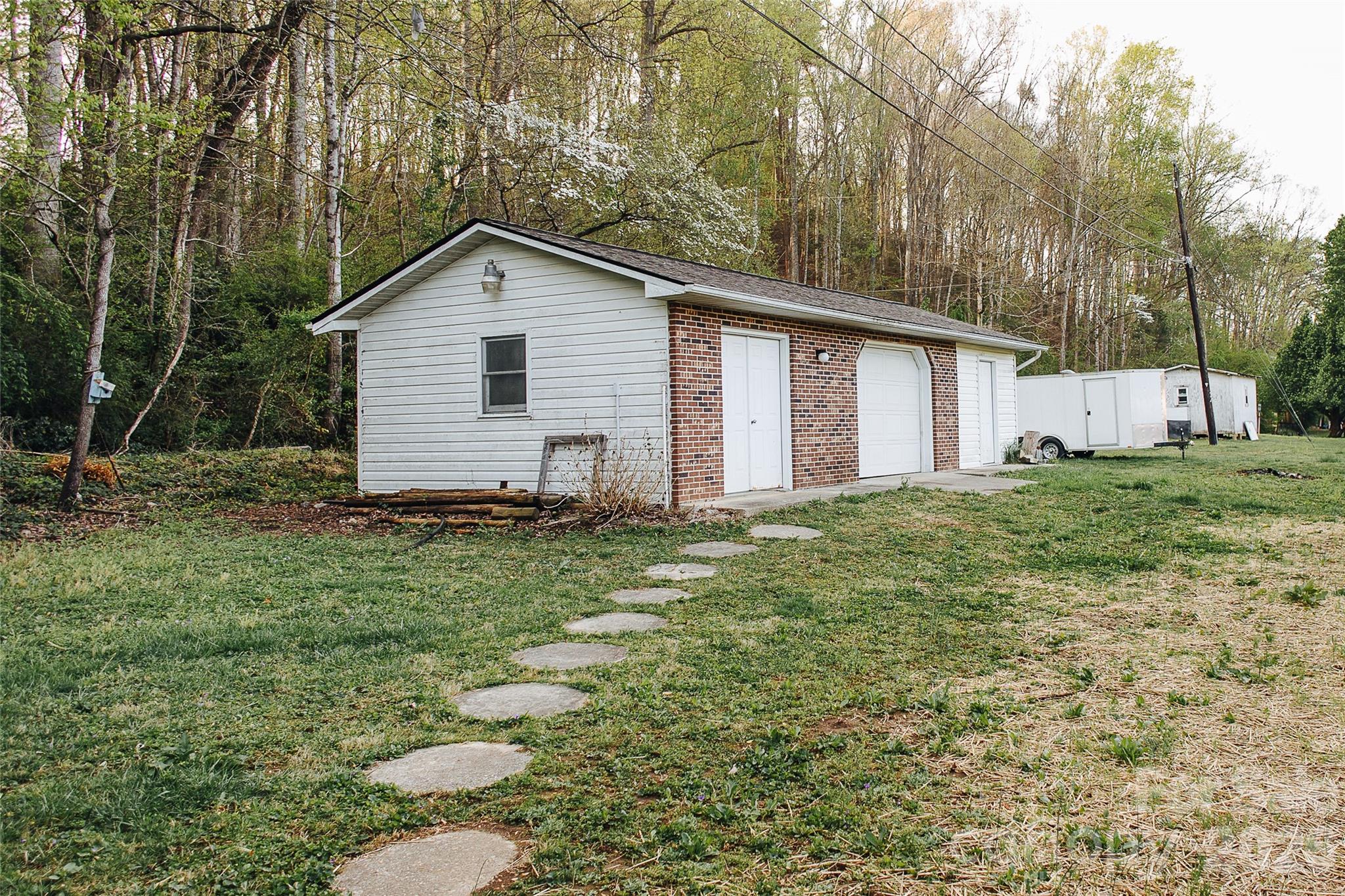 205 Bond Street Property Photo 4