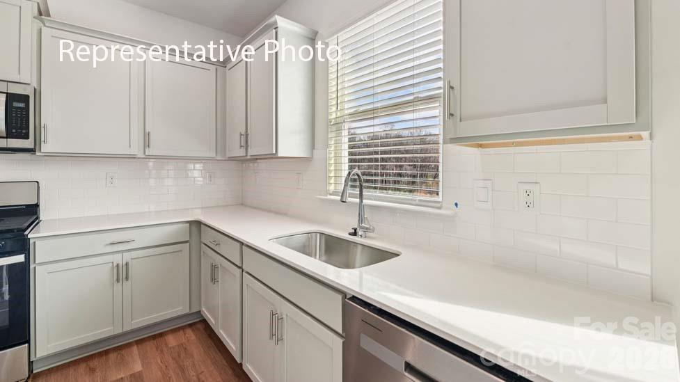 6604 Barcelona Way Property Photo 10