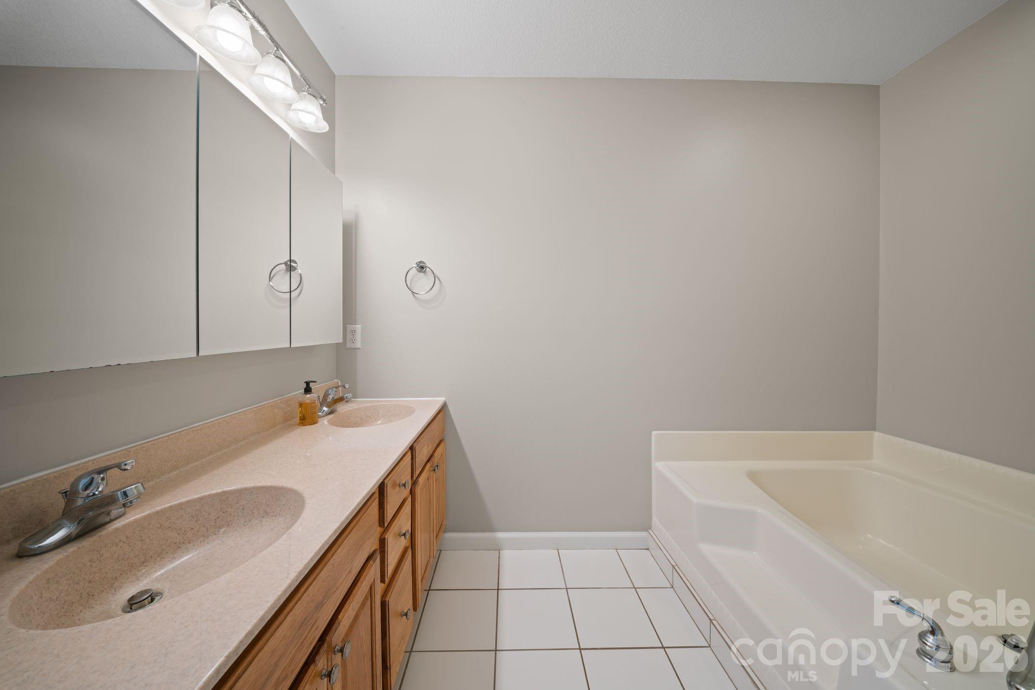 77 Sherry Lane Property Photo 20