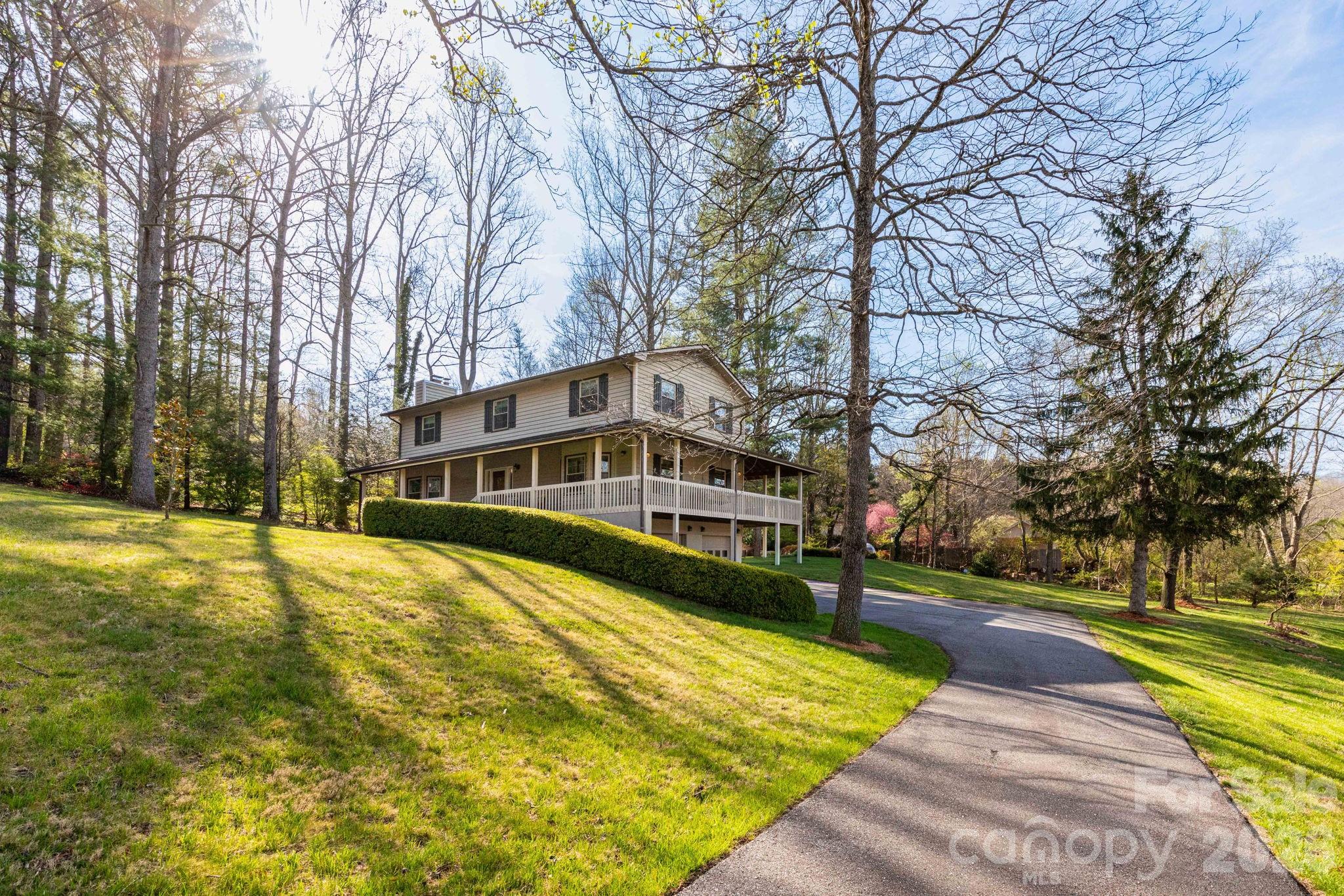 121 Churchill Downs Drive Property Photo 1