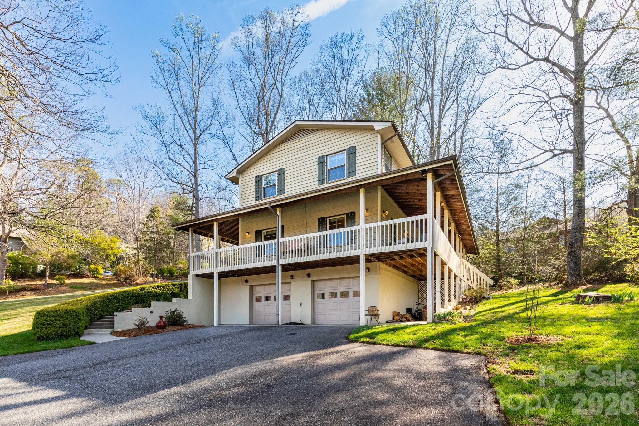121 Churchill Downs Drive Property Photo 3
