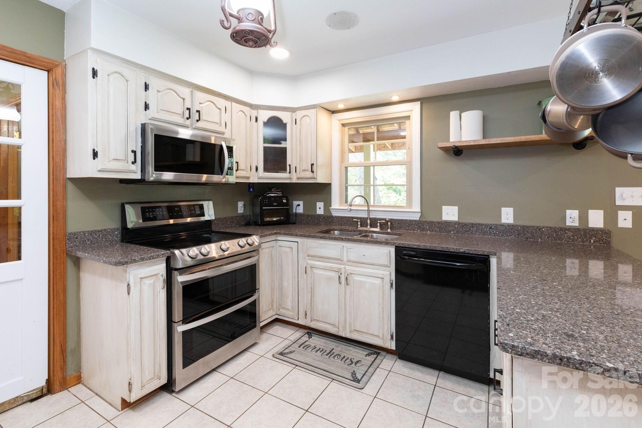 121 Churchill Downs Drive Property Photo 10