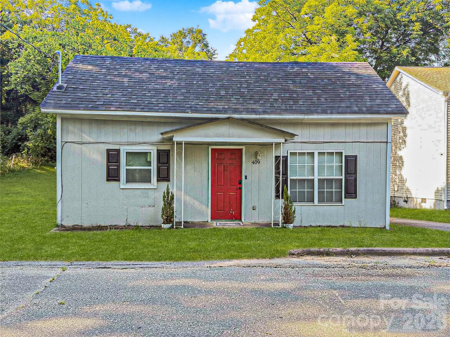 409 W Norment Avenue Property Photo 1