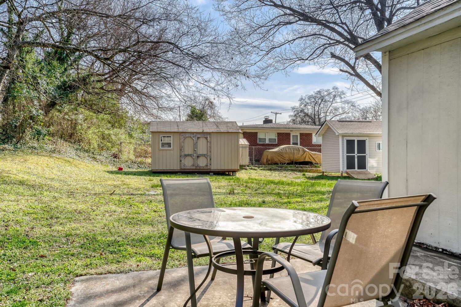 409 W Norment Avenue Property Photo 11
