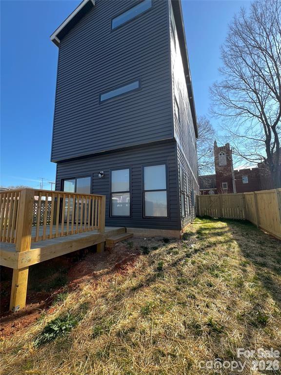 211 S Webb Street Property Photo 3