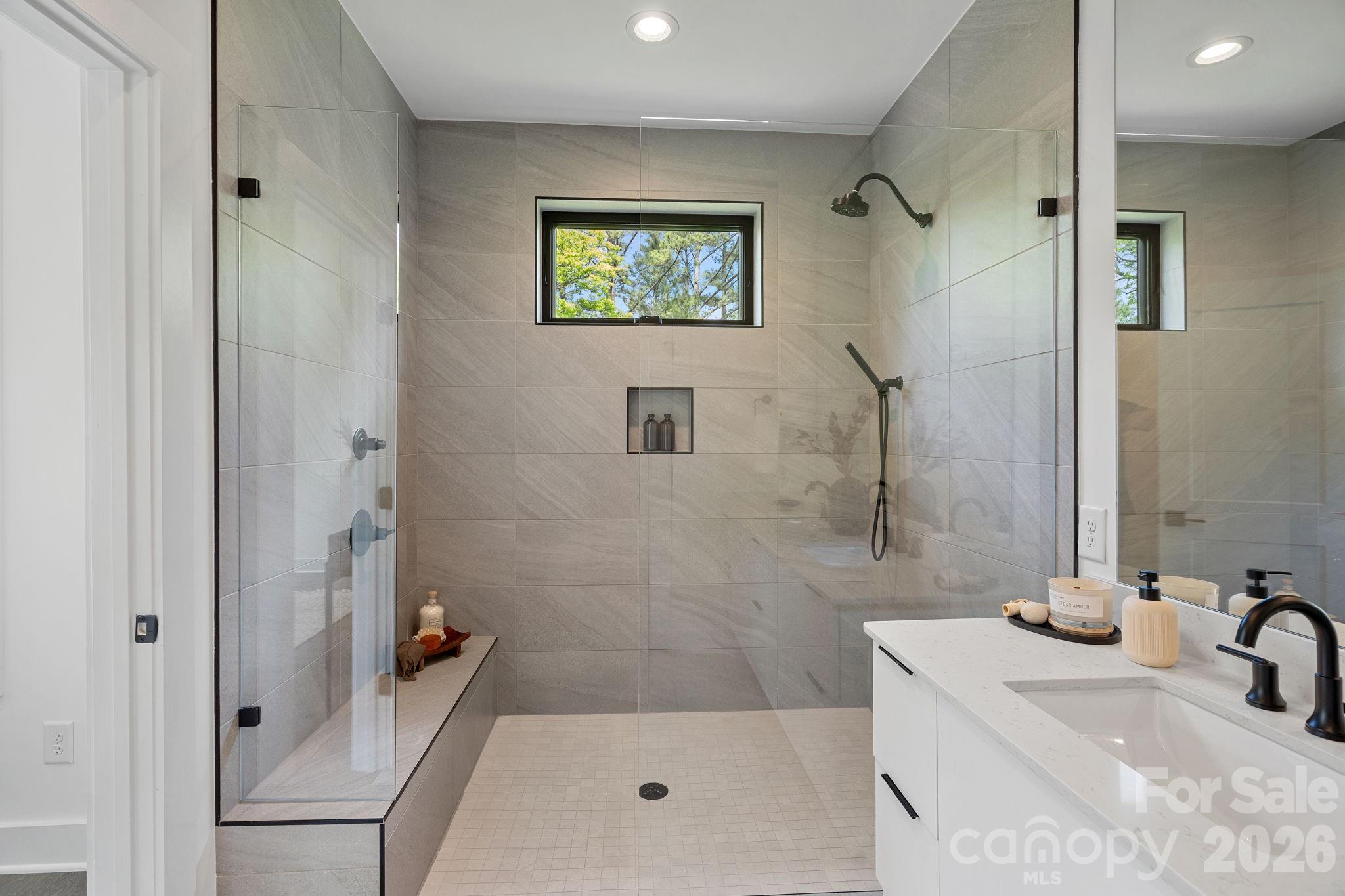 1006 Westbrook Drive B Property Photo 18