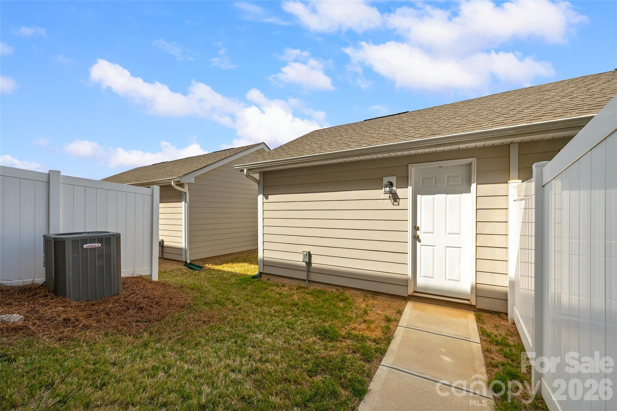 909 Cobbled Way Property Photo 26
