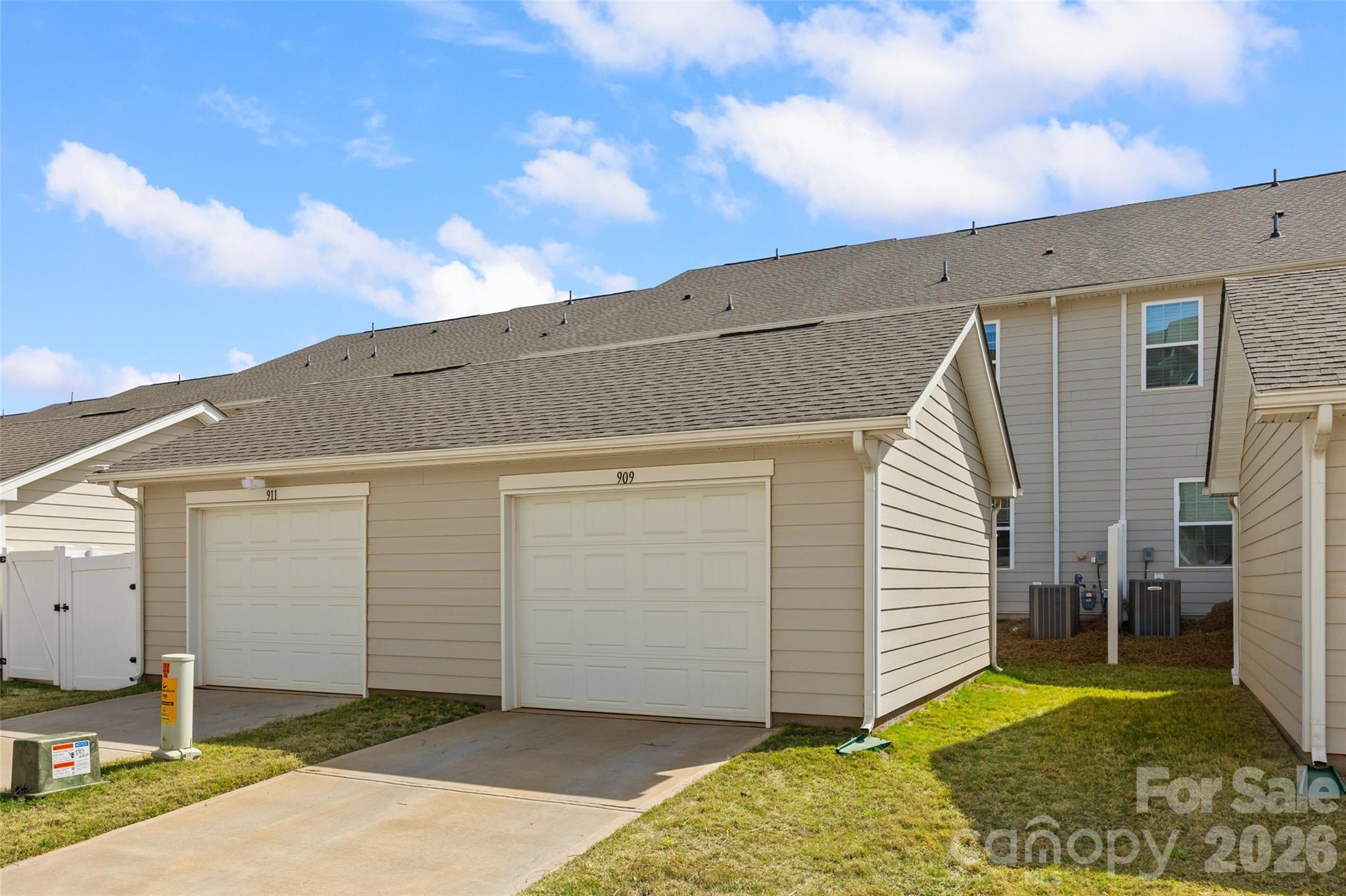 909 Cobbled Way Property Photo 28
