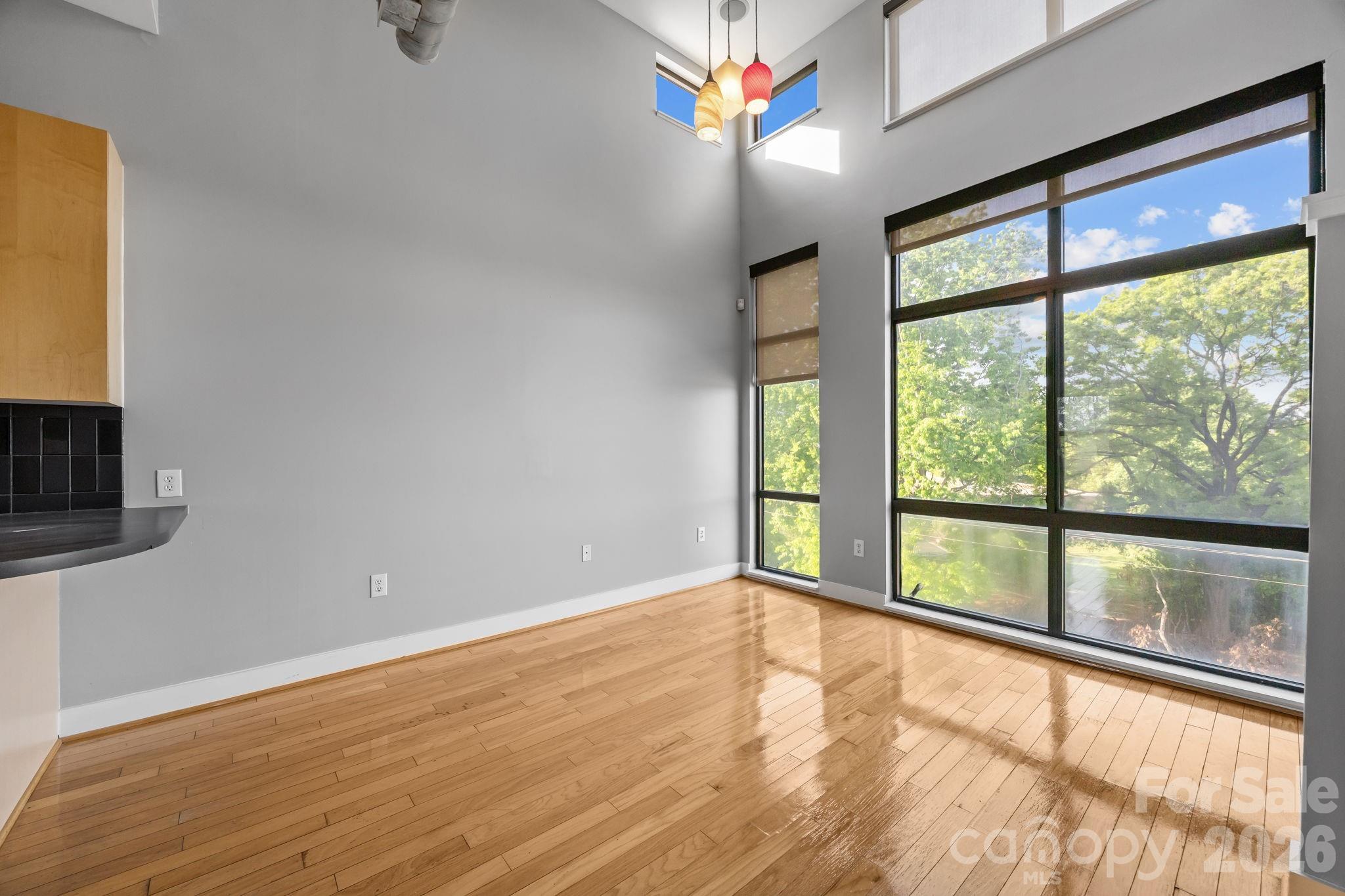 514 W 10th Street 403 Property Photo 11