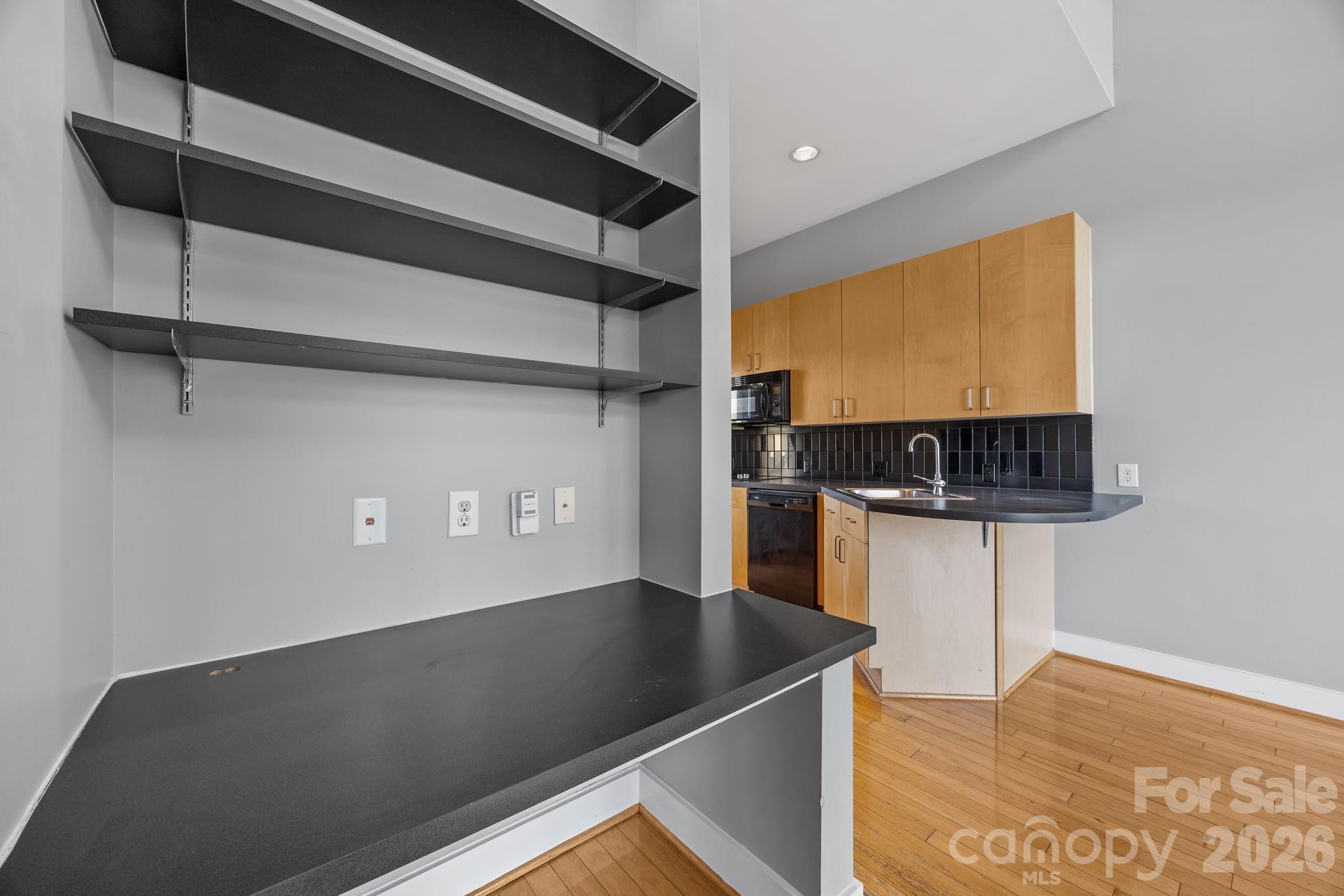 514 W 10th Street 403 Property Photo 12