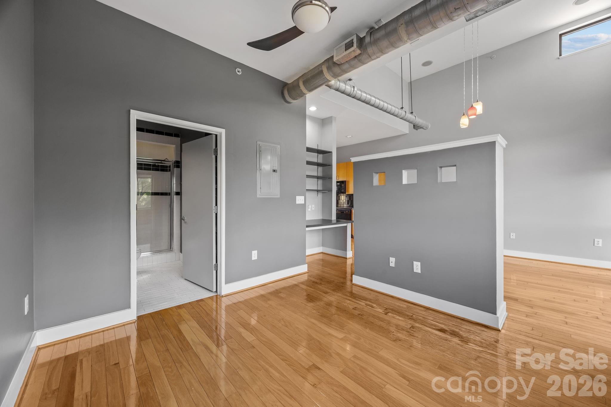 514 W 10th Street 403 Property Photo 15