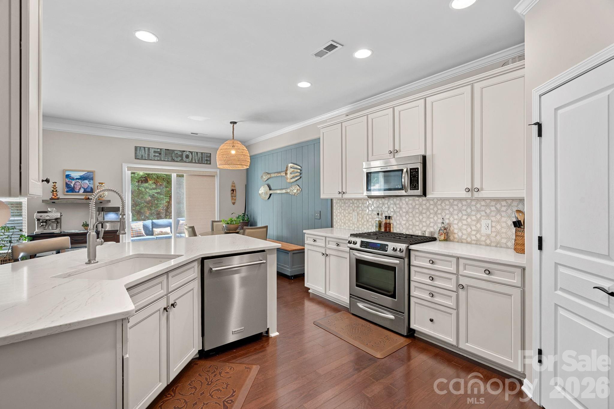 2207 Whitford Lane Property Photo 7