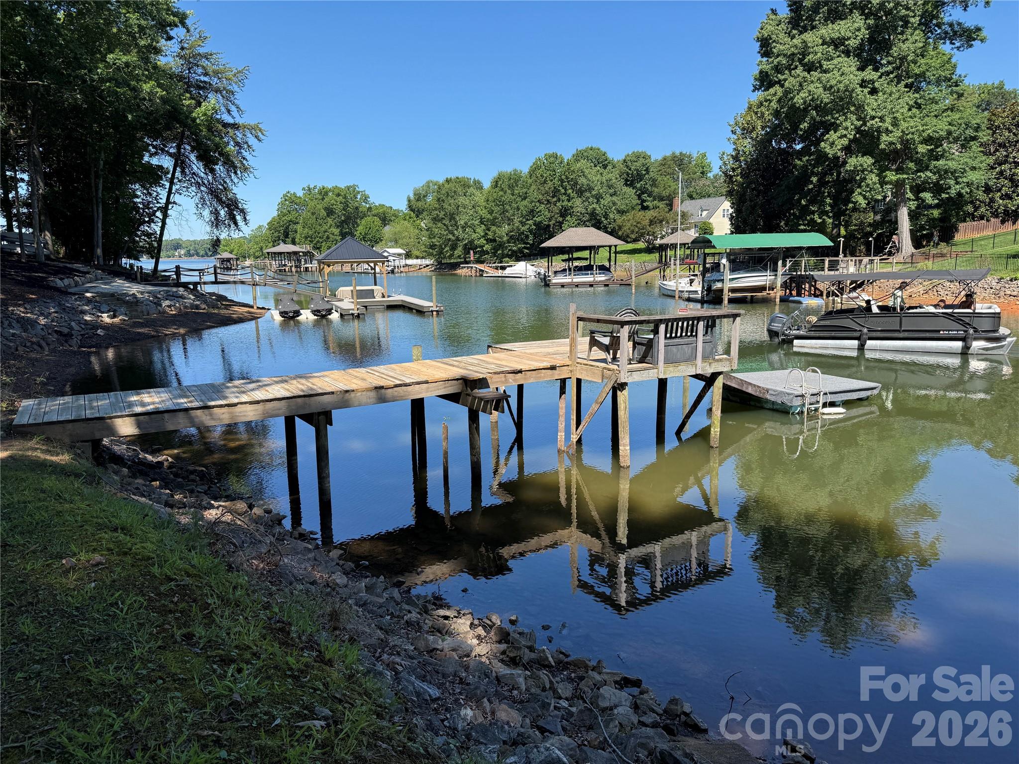 470 Lakeview Shores Loop Property Photo 1