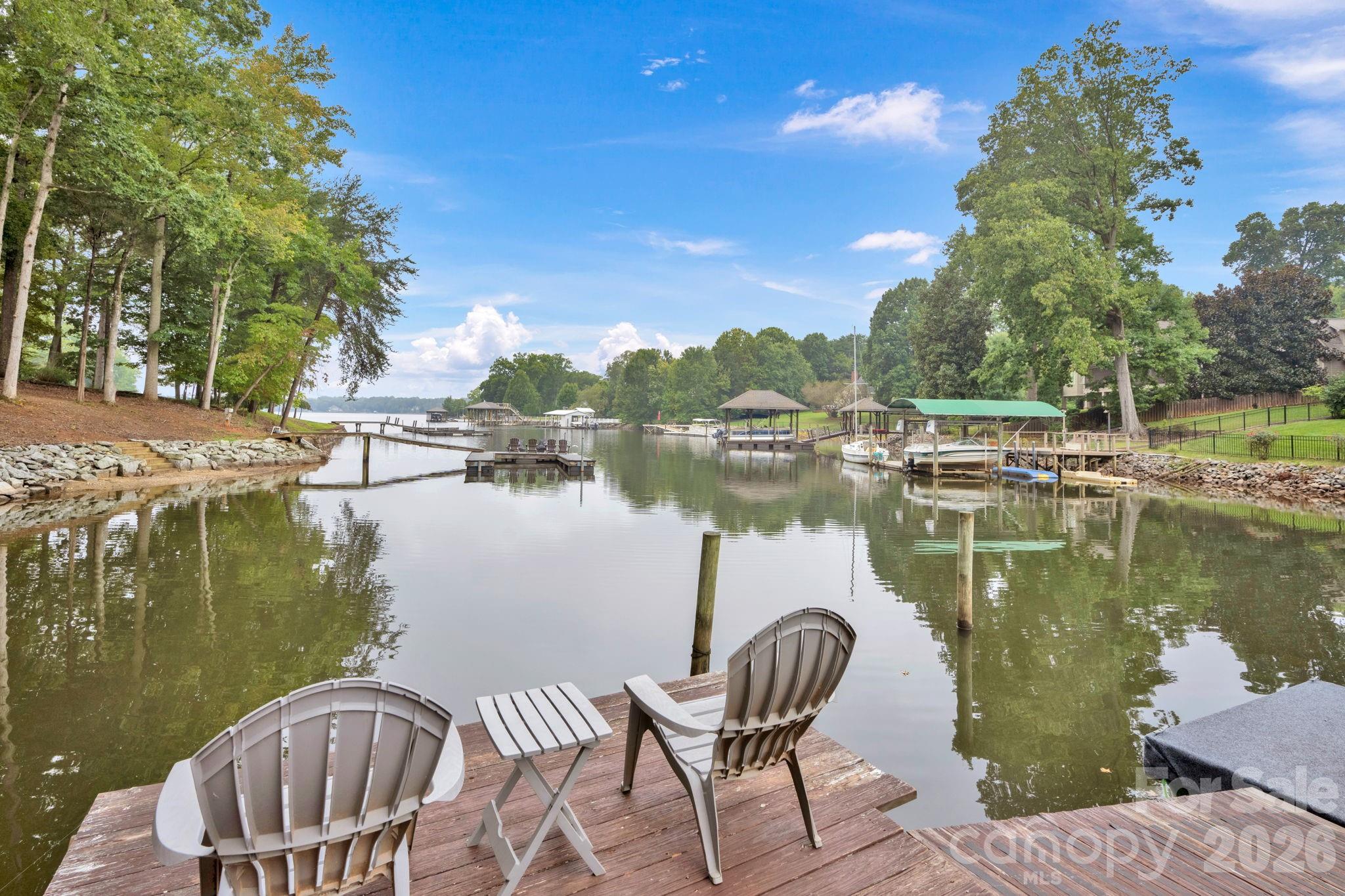 470 Lakeview Shores Loop Property Photo 2