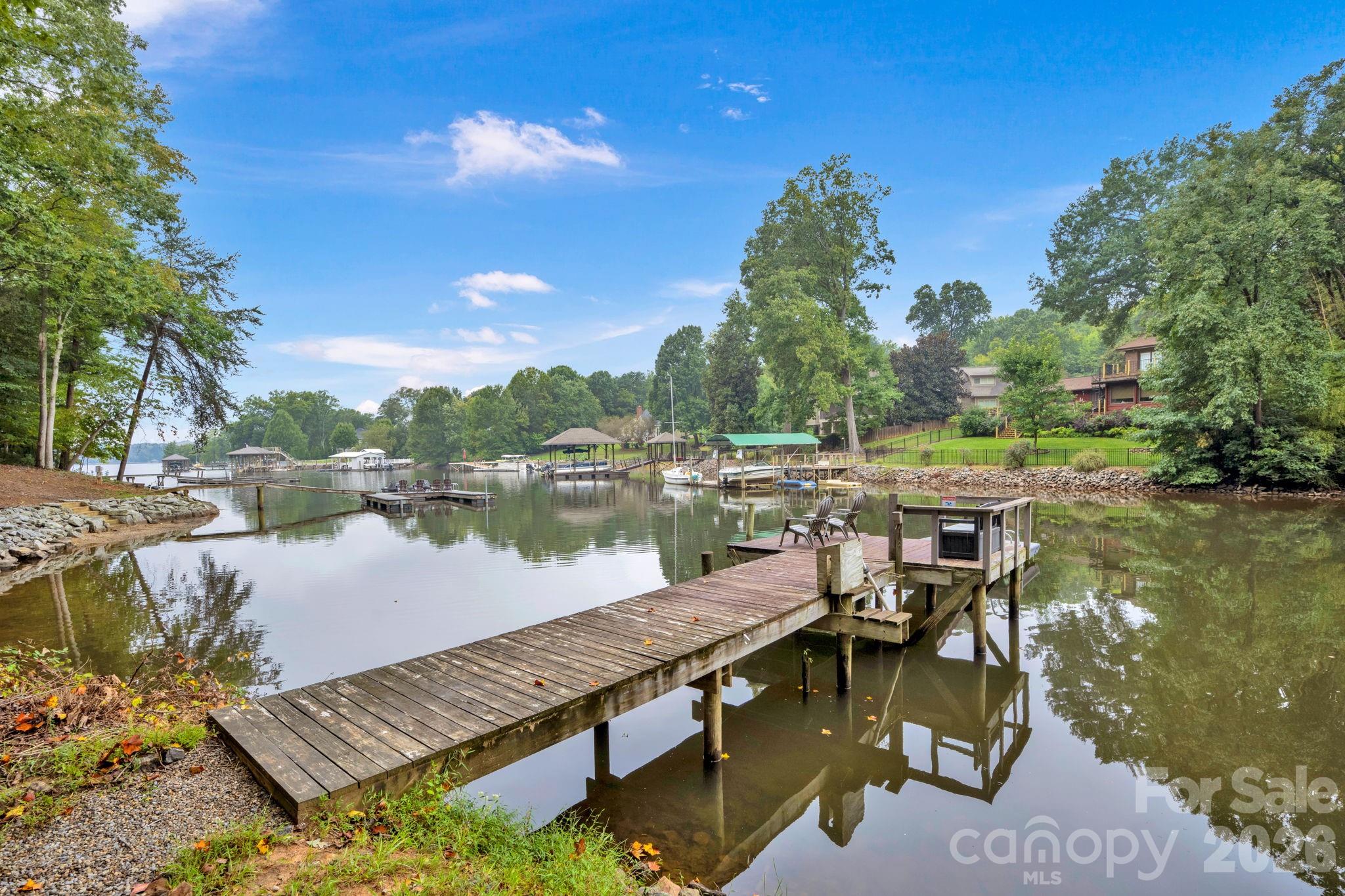 470 Lakeview Shores Loop Property Photo 3