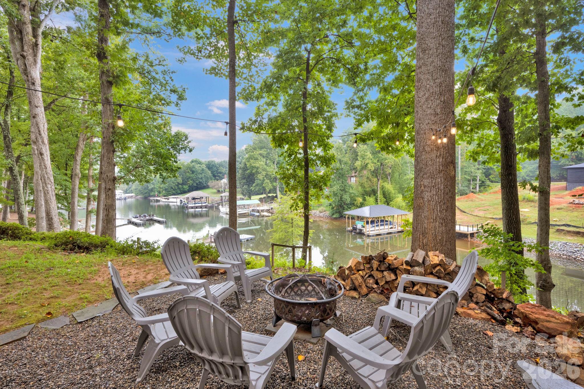 470 Lakeview Shores Loop Property Photo 4