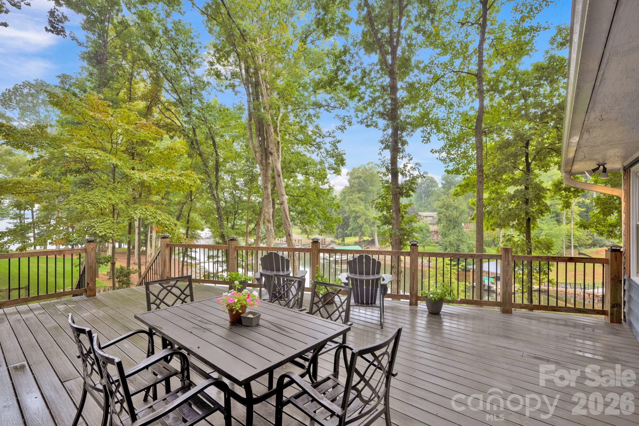 470 Lakeview Shores Loop Property Photo 6