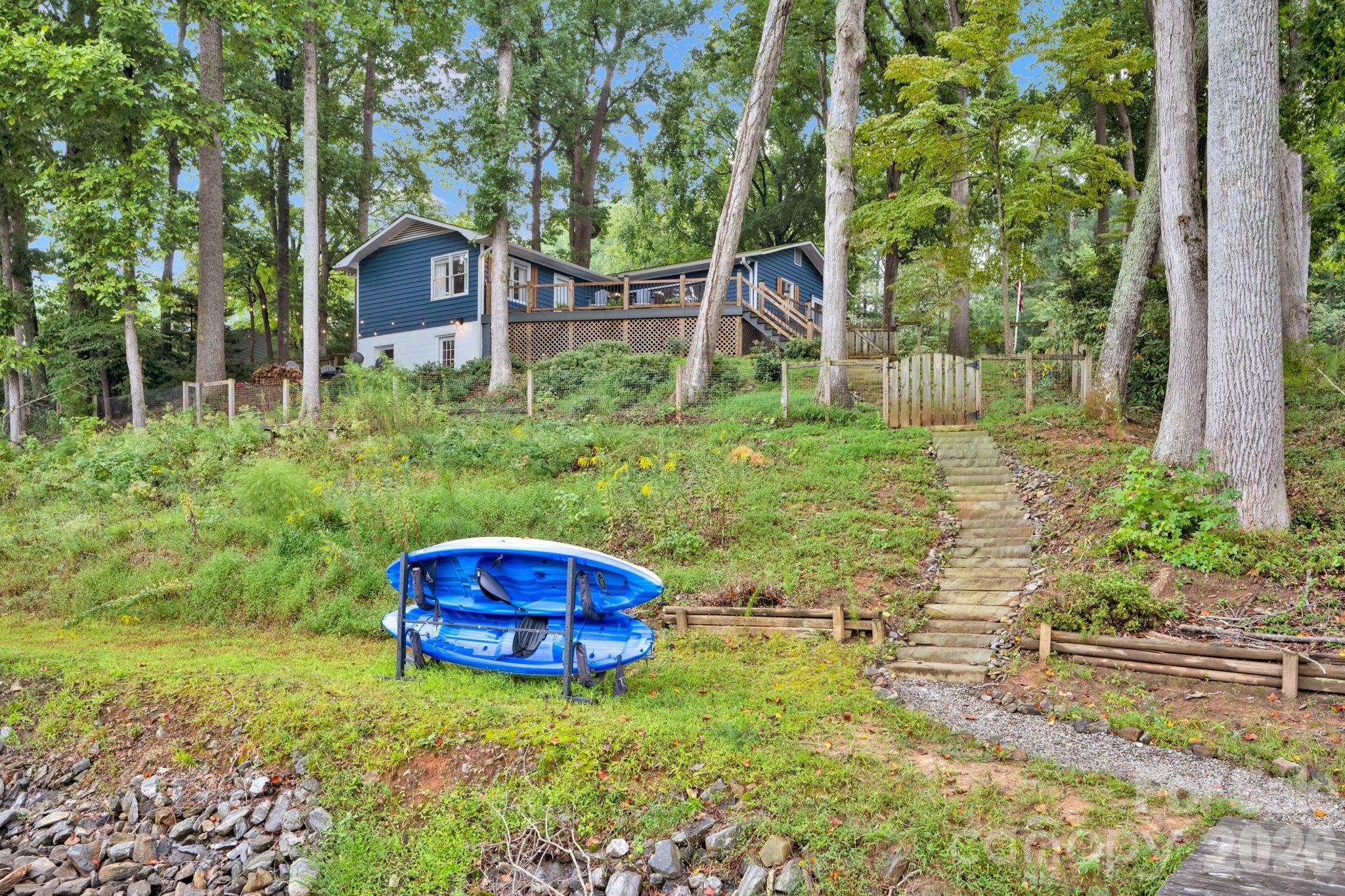 470 Lakeview Shores Loop Property Photo 7