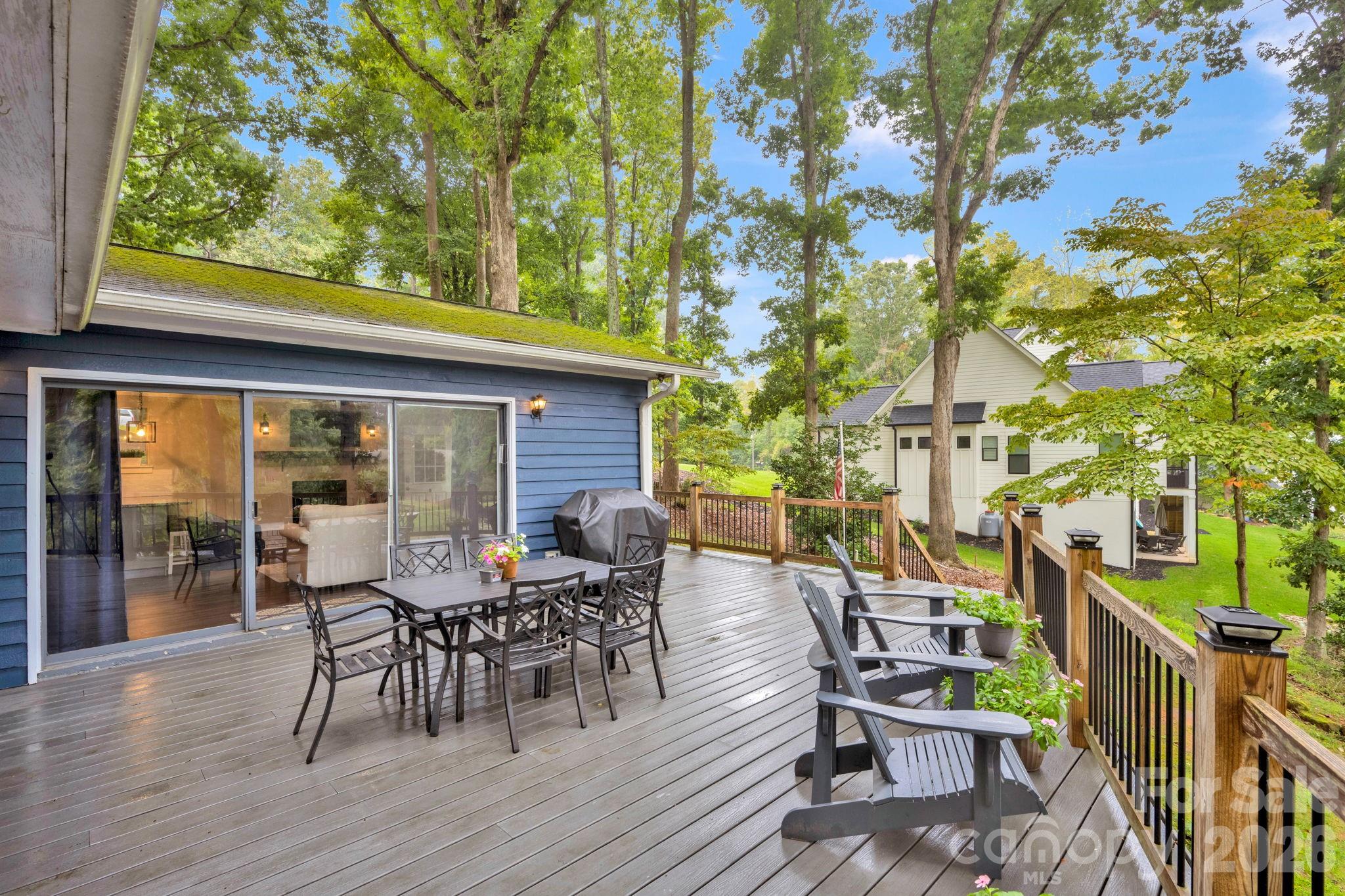 470 Lakeview Shores Loop Property Photo 8