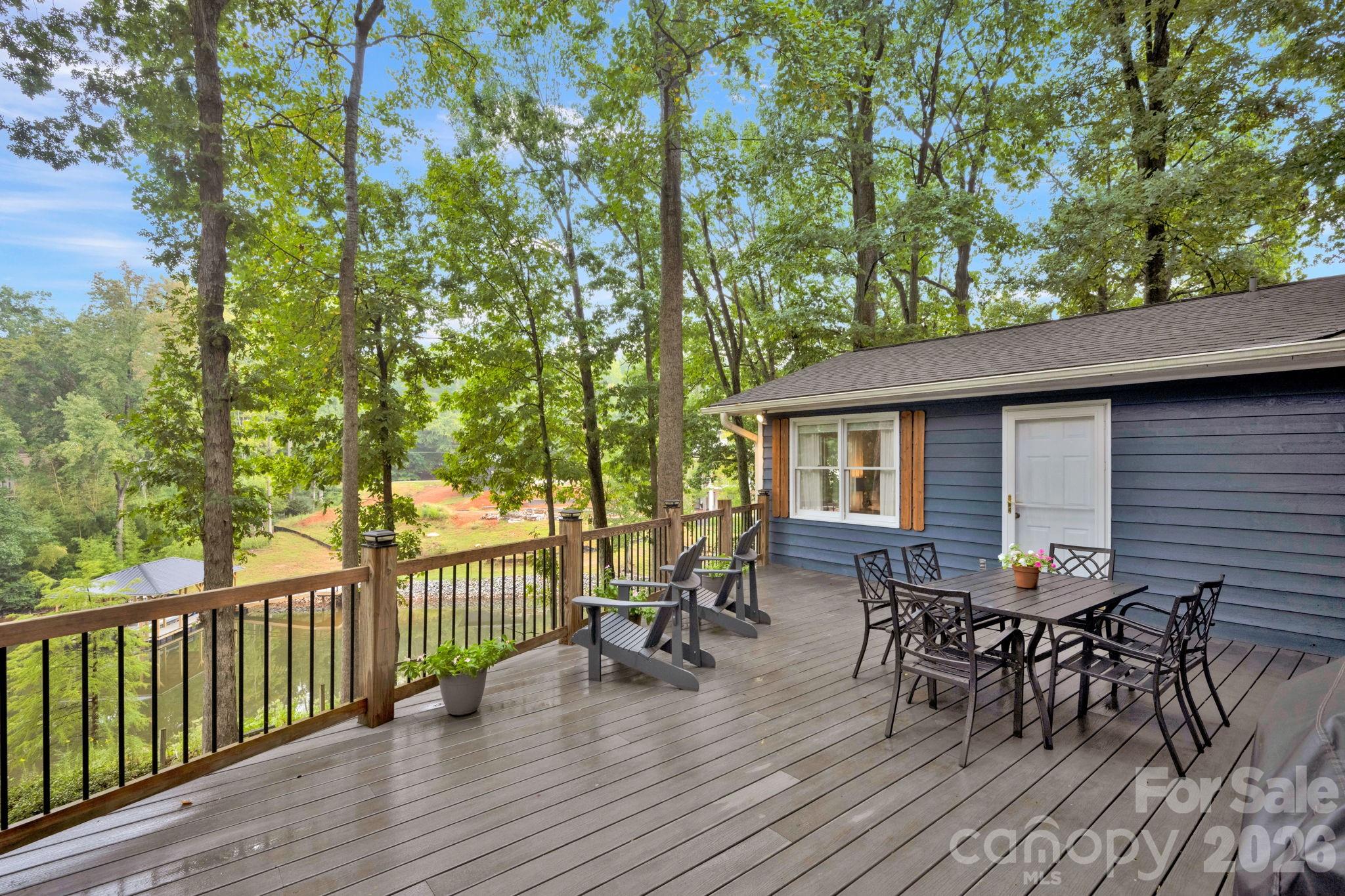470 Lakeview Shores Loop Property Photo 9