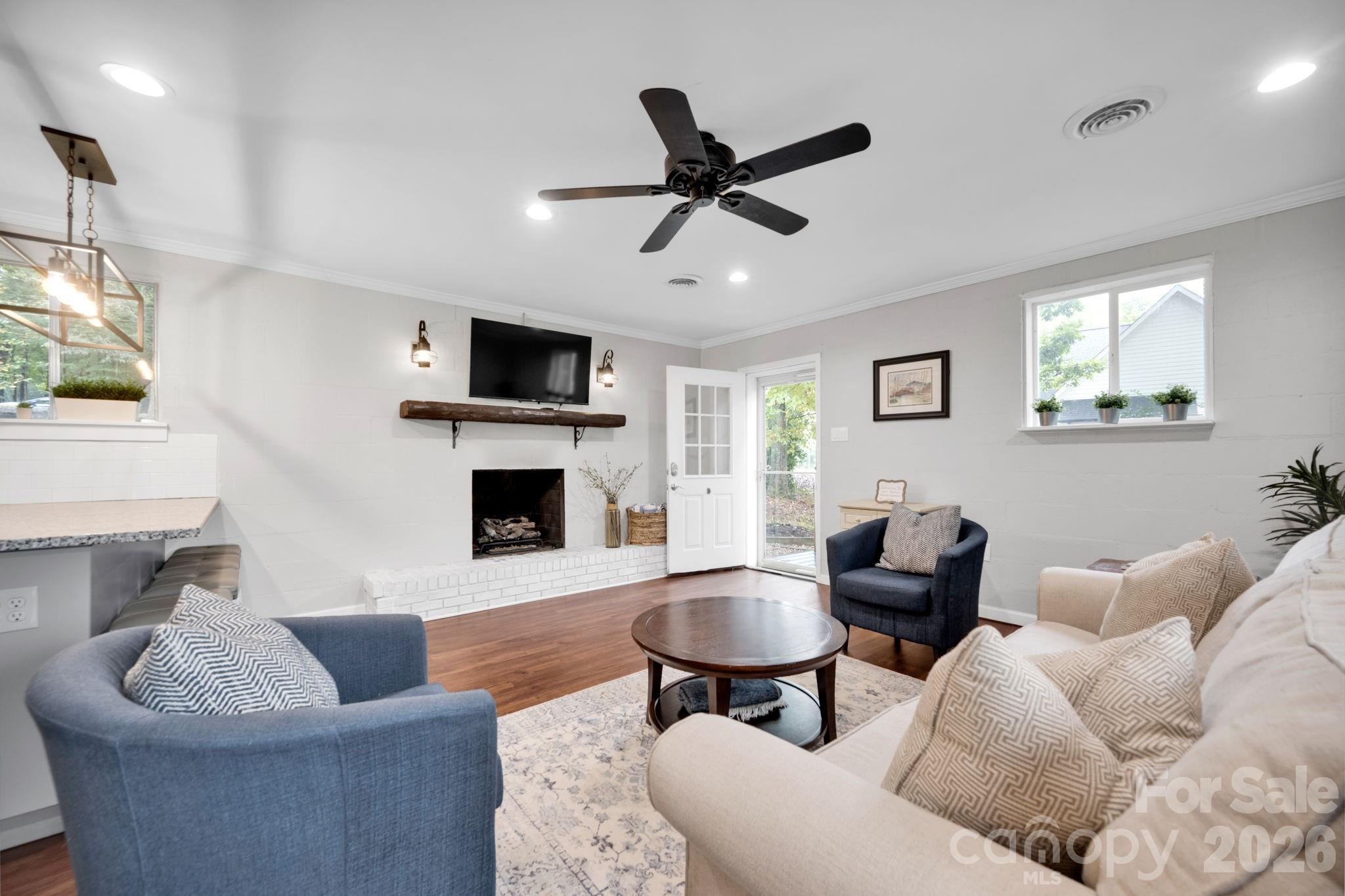 470 Lakeview Shores Loop Property Photo 16