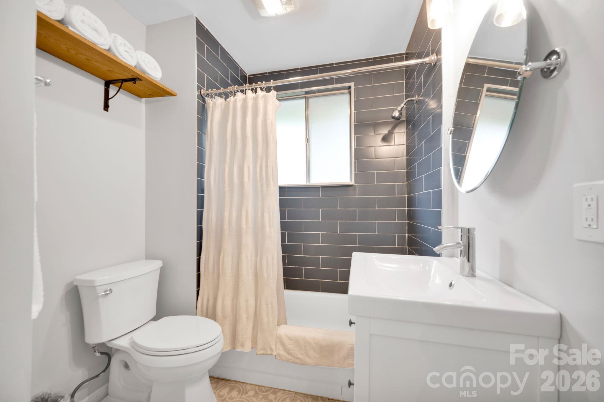 470 Lakeview Shores Loop Property Photo 24