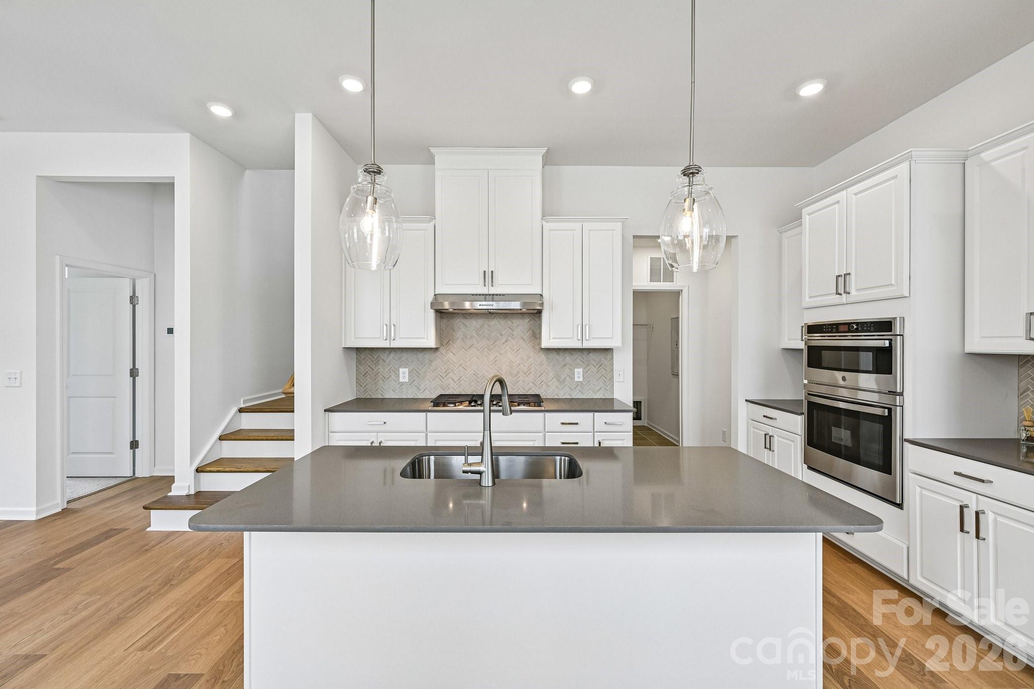 3166 Beacon Heights Road Property Photo 2