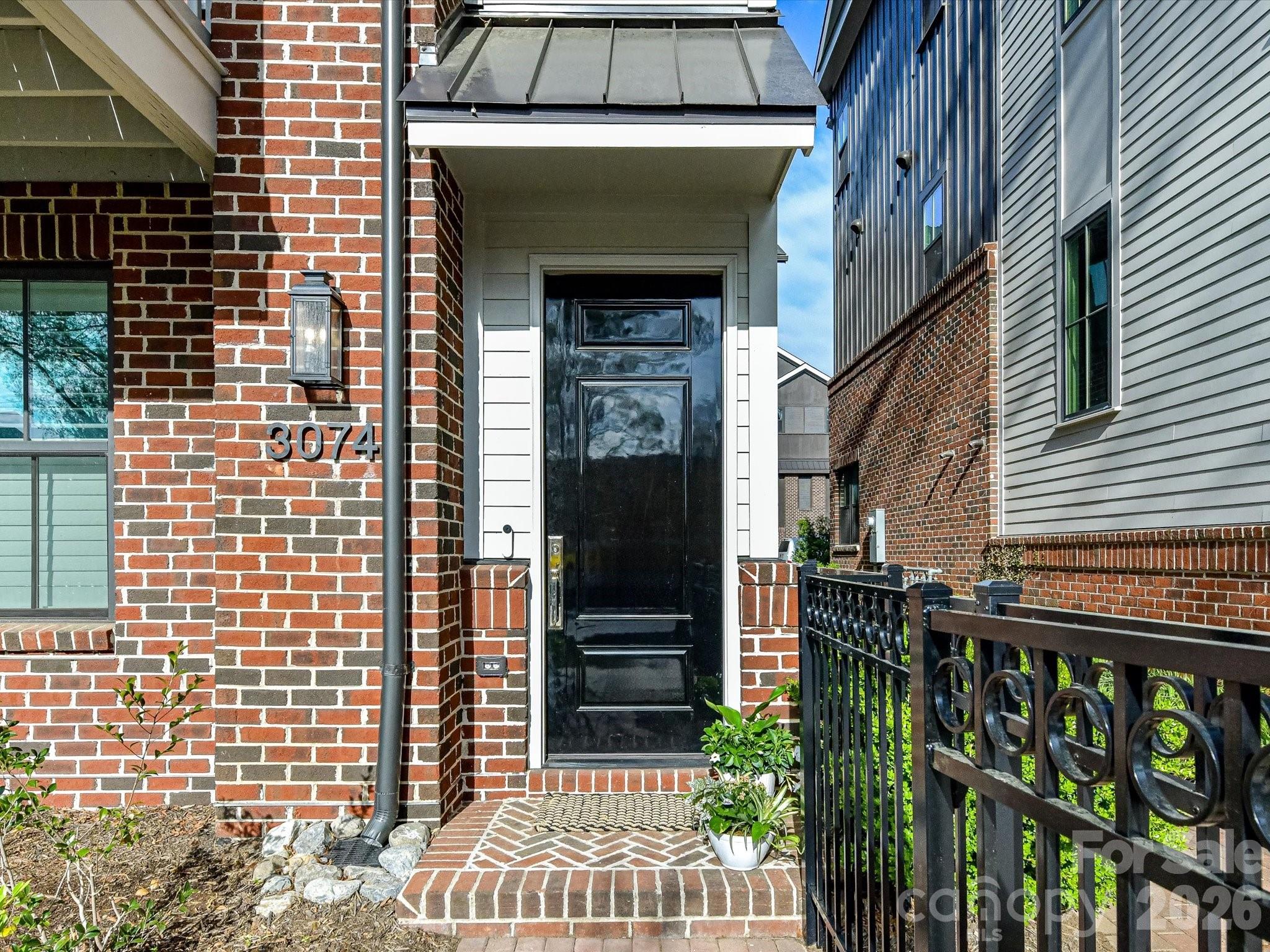3074 Selwyn Avenue Property Photo 4