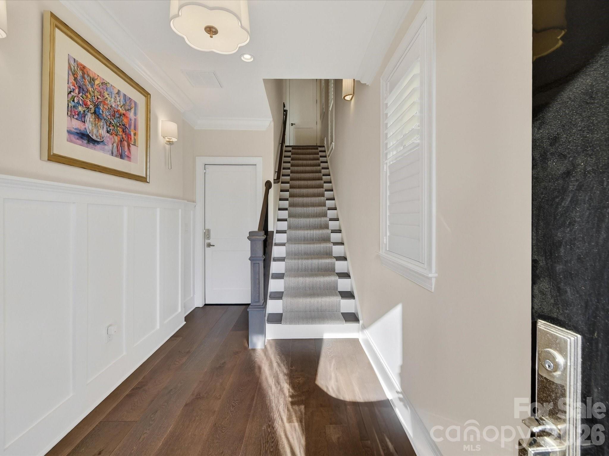 3074 Selwyn Avenue Property Photo 6