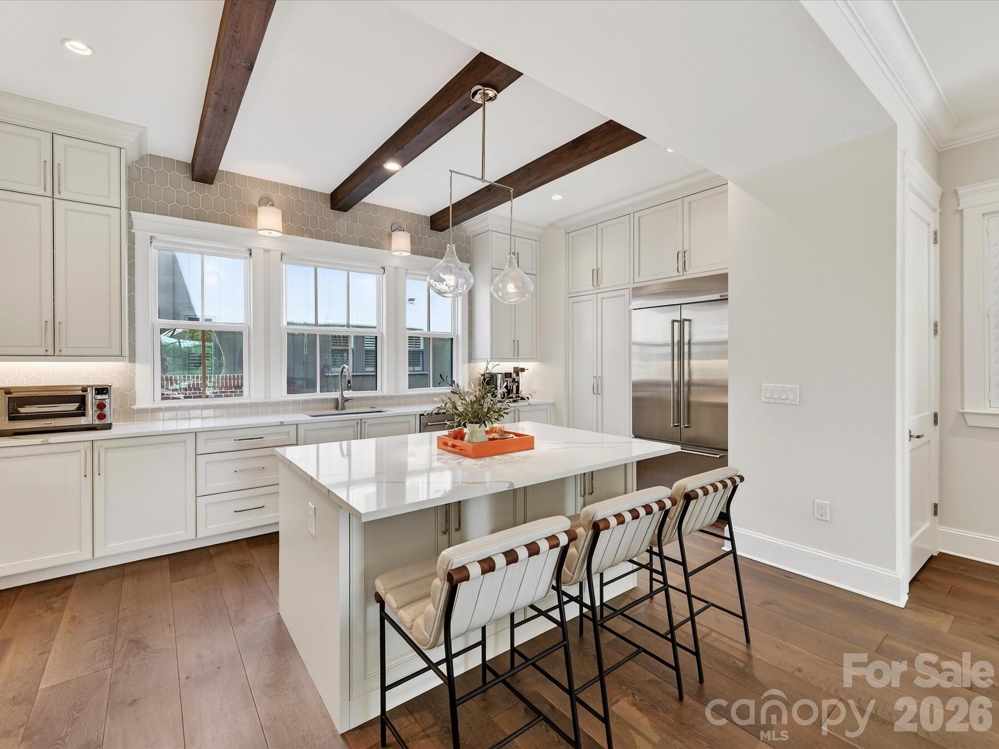3074 Selwyn Avenue Property Photo 7