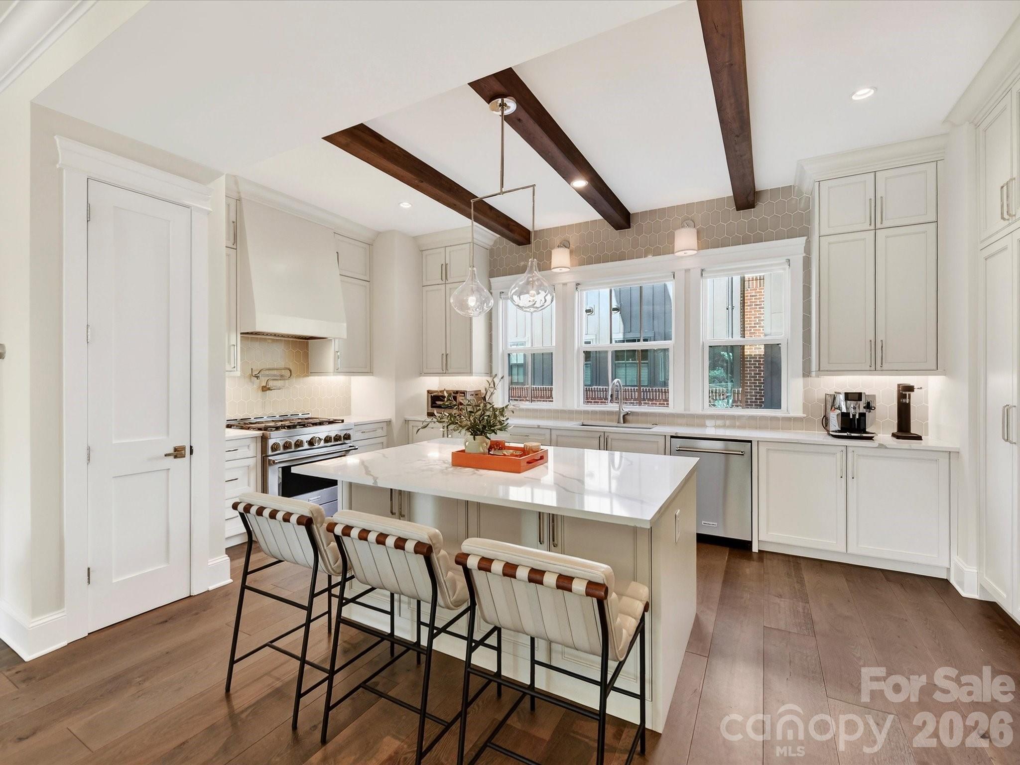 3074 Selwyn Avenue Property Photo 8
