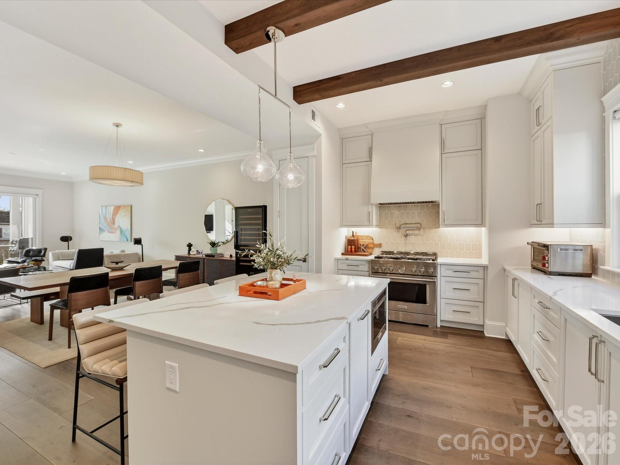 3074 Selwyn Avenue Property Photo 9