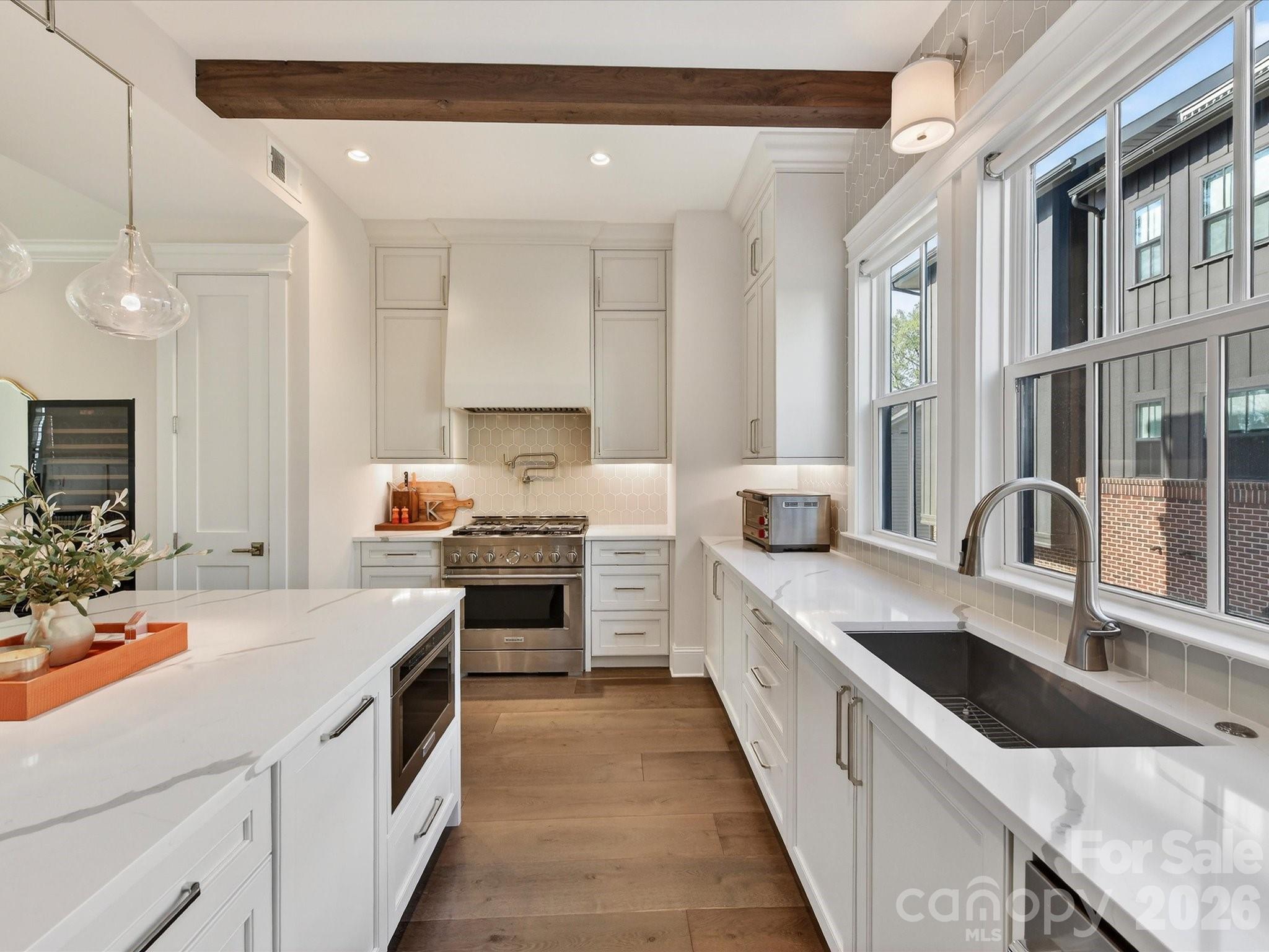 3074 Selwyn Avenue Property Photo 10