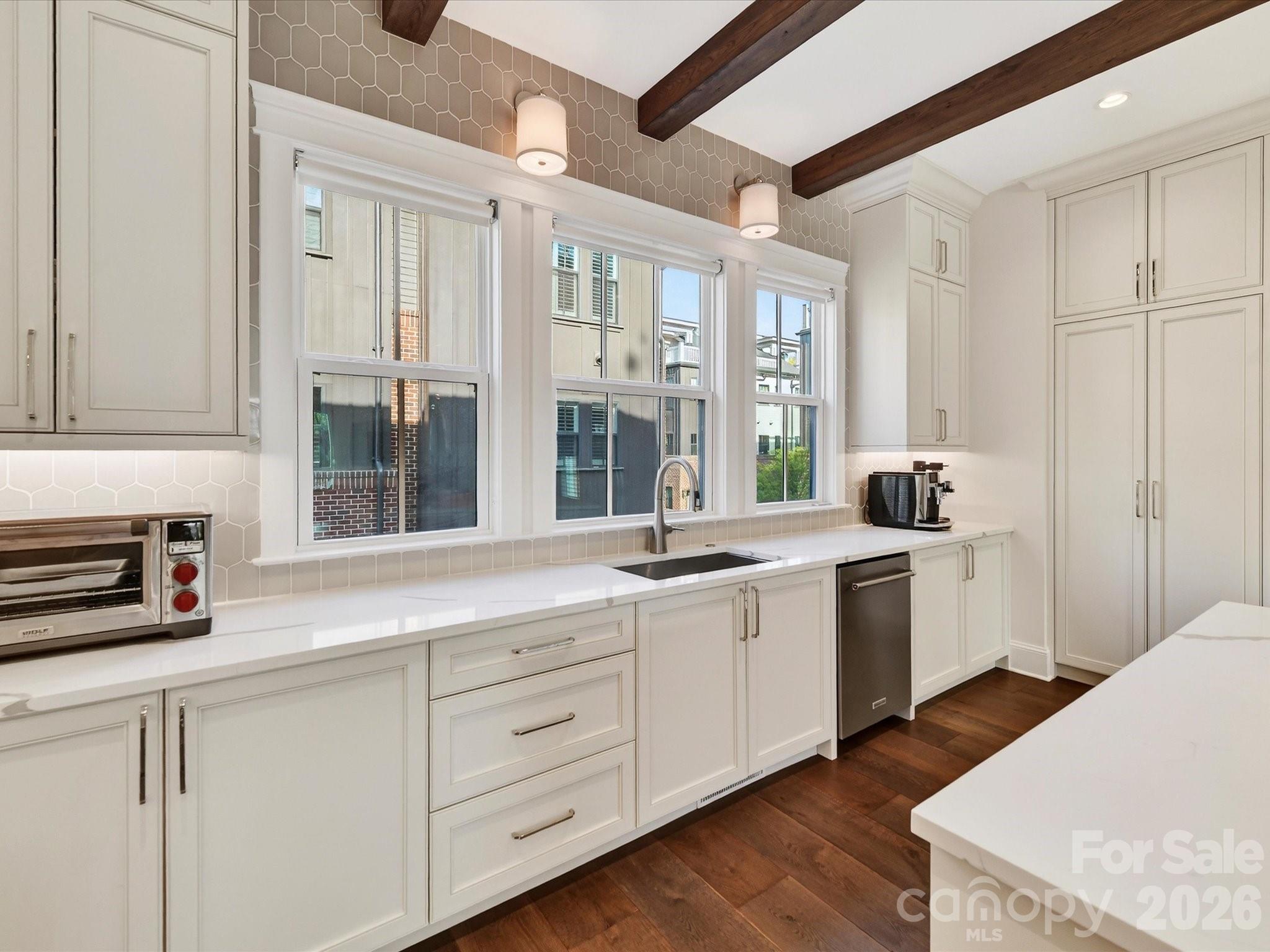 3074 Selwyn Avenue Property Photo 11