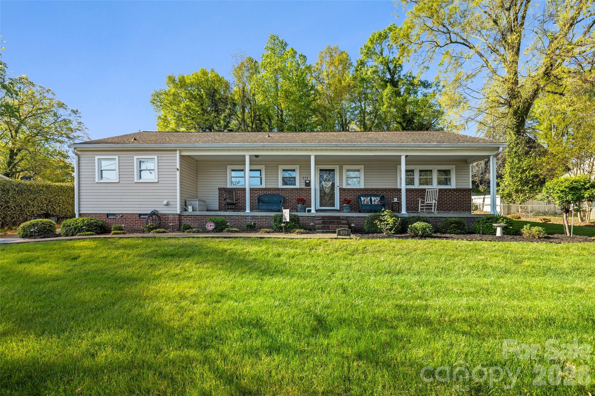 839 W Garrison Boulevard Property Photo 2