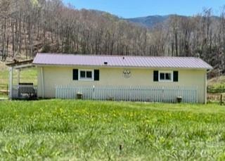 1638 Hughes Gap Road Property Photo 3
