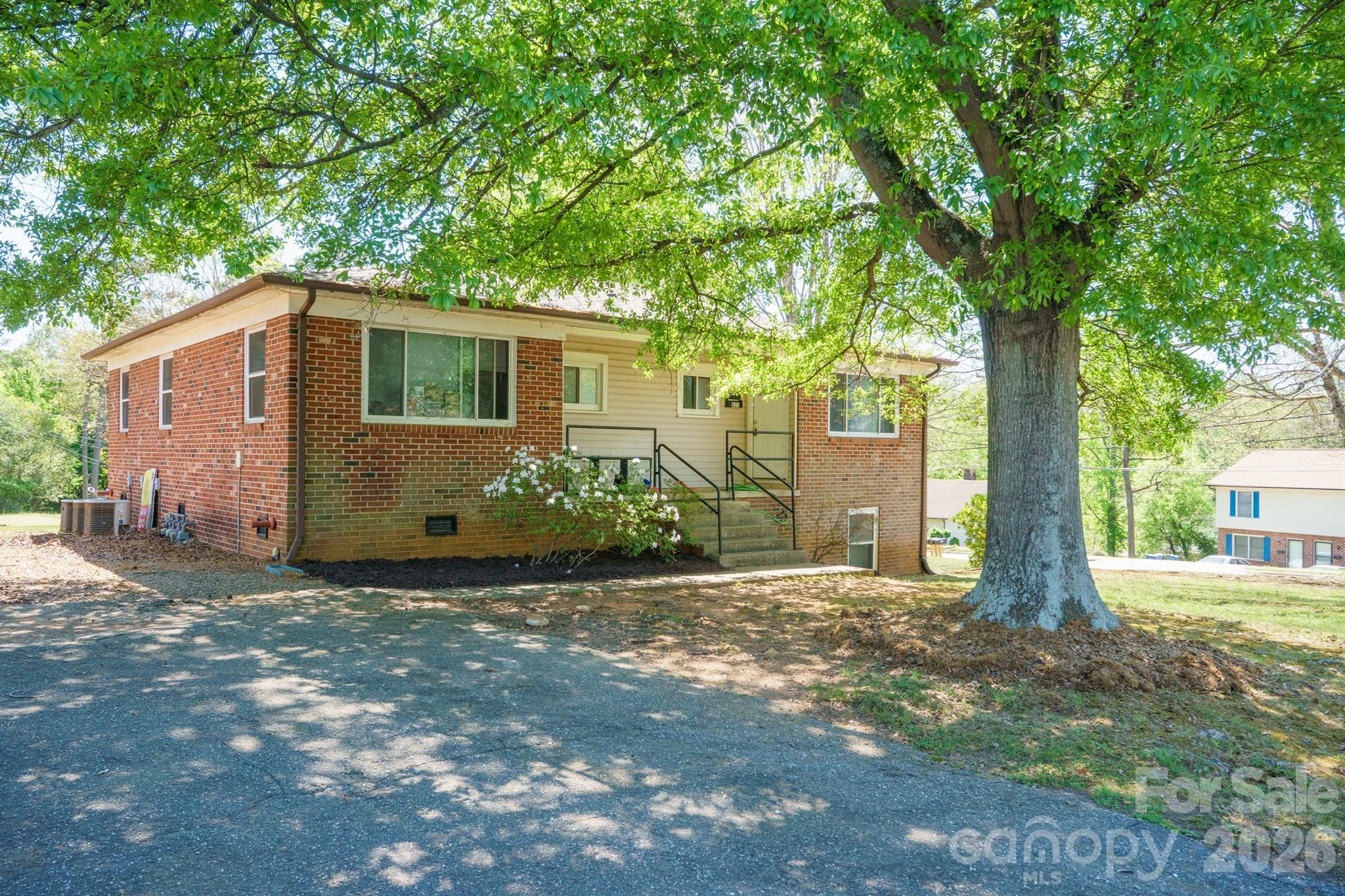 829 4th Avenue Property Photo 1