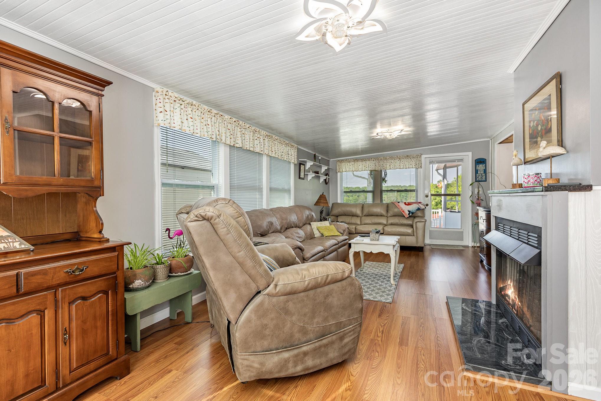 125 Maple Street Property Photo 6