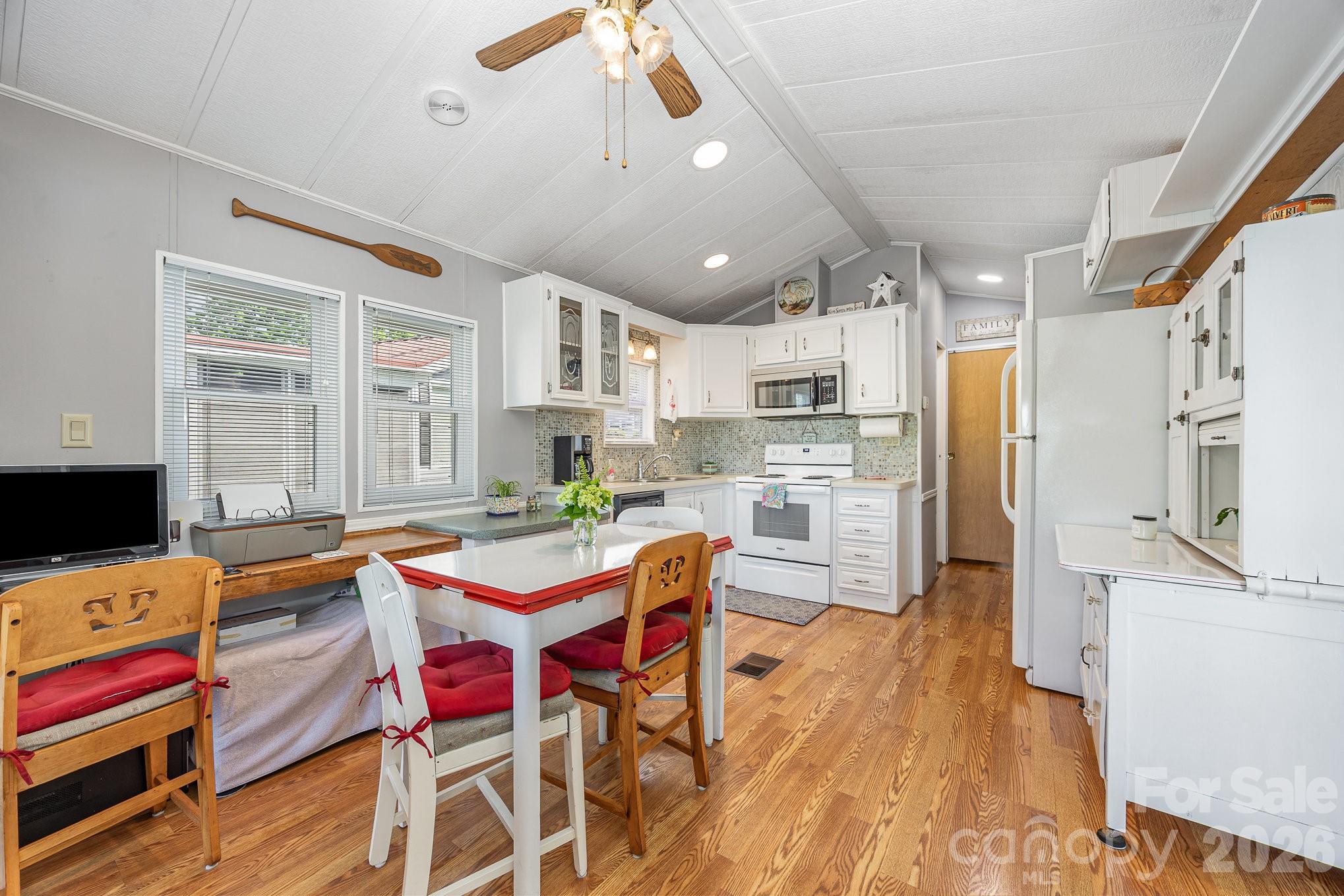 125 Maple Street Property Photo 8