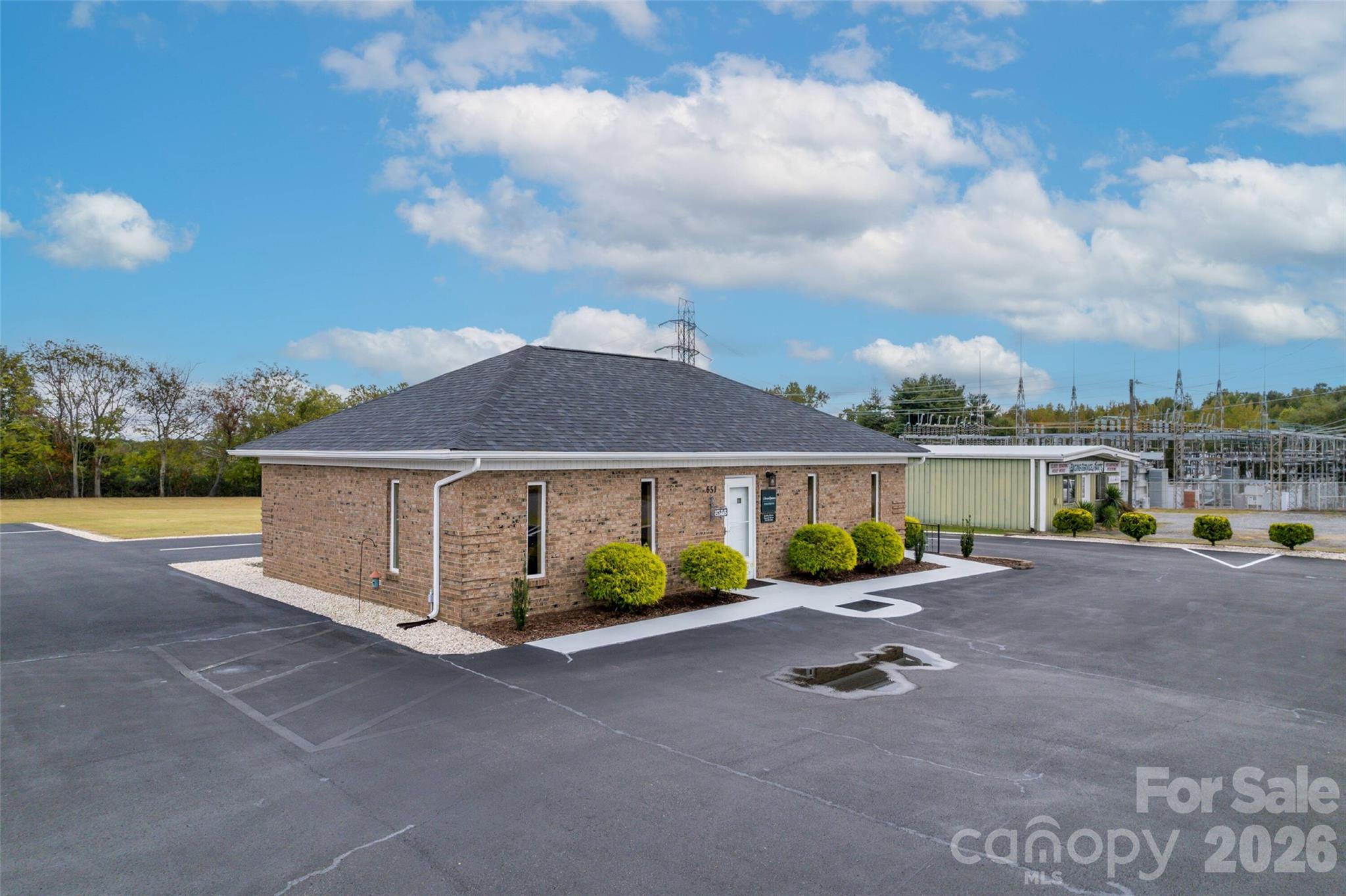 651 S Post Road Property Photo 6