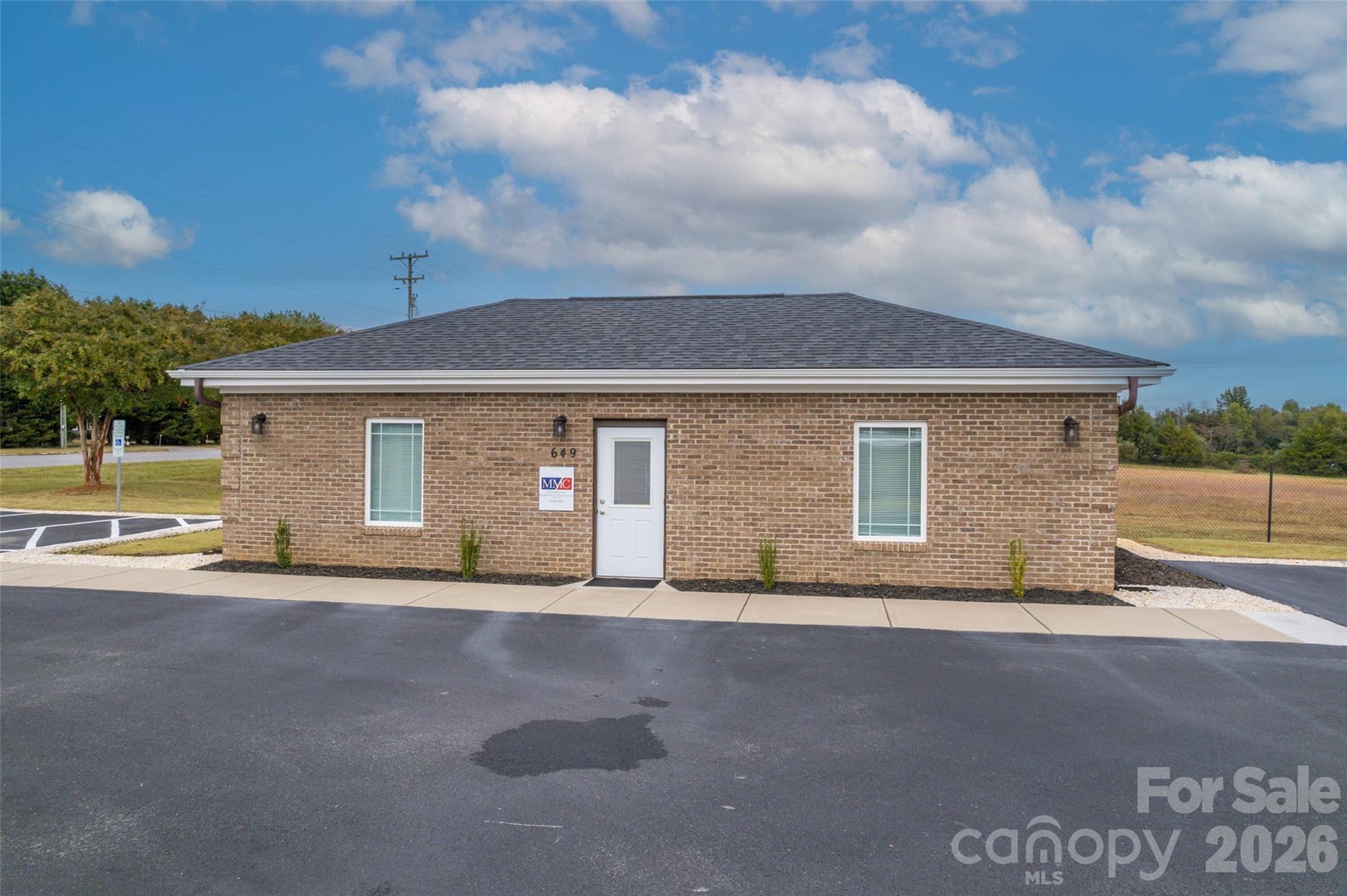 651 S Post Road Property Photo 9