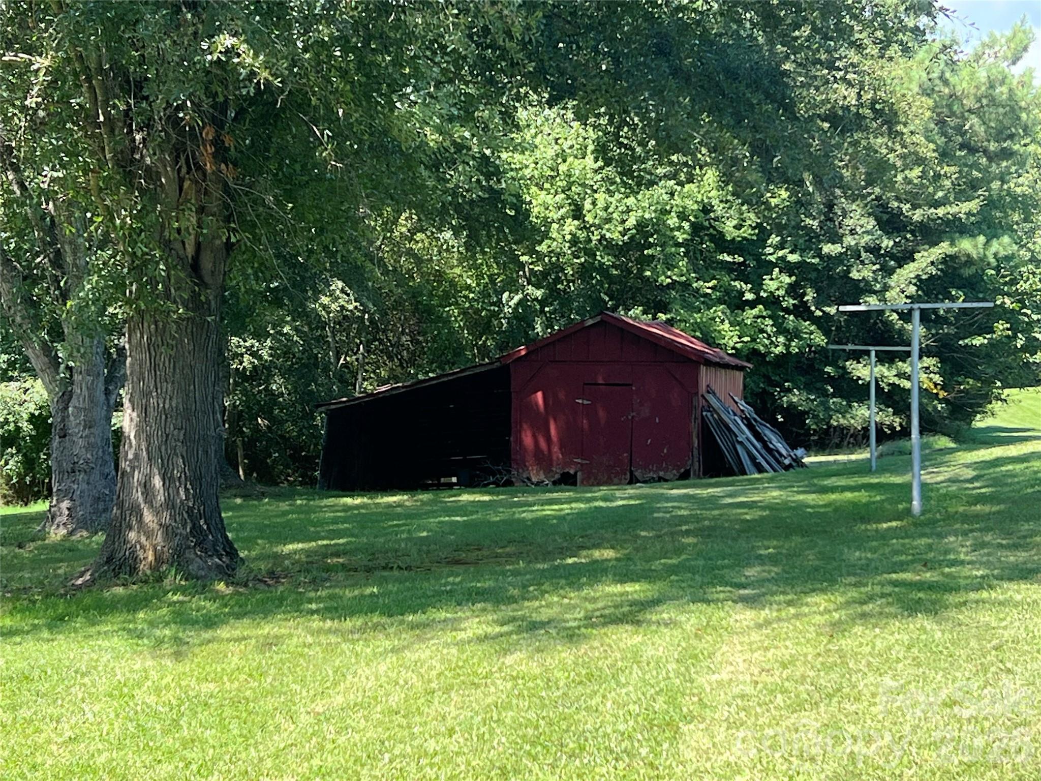 649 Pine Street Extension Property Photo 4