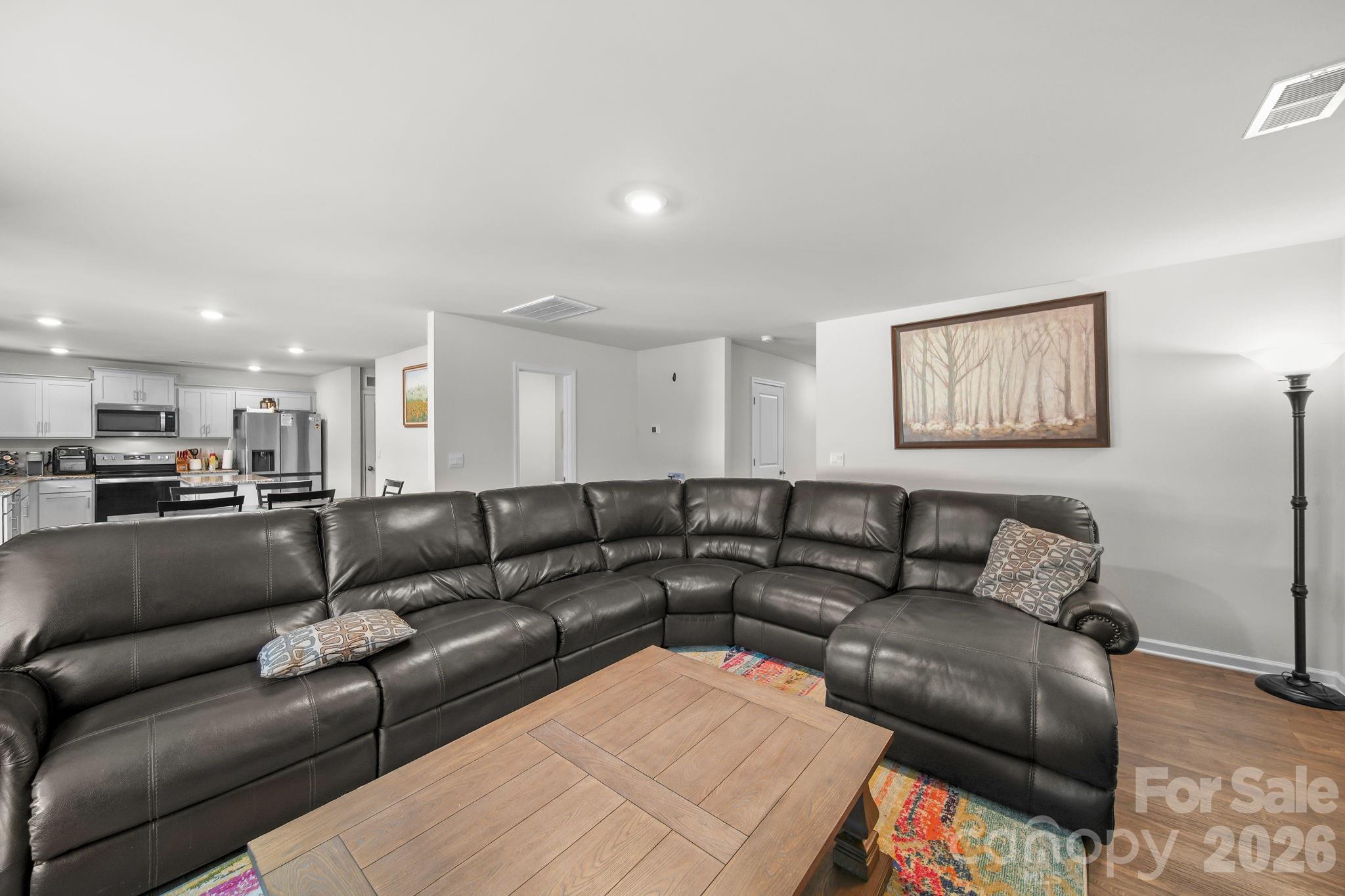 2130 Eastway Drive Property Photo 9